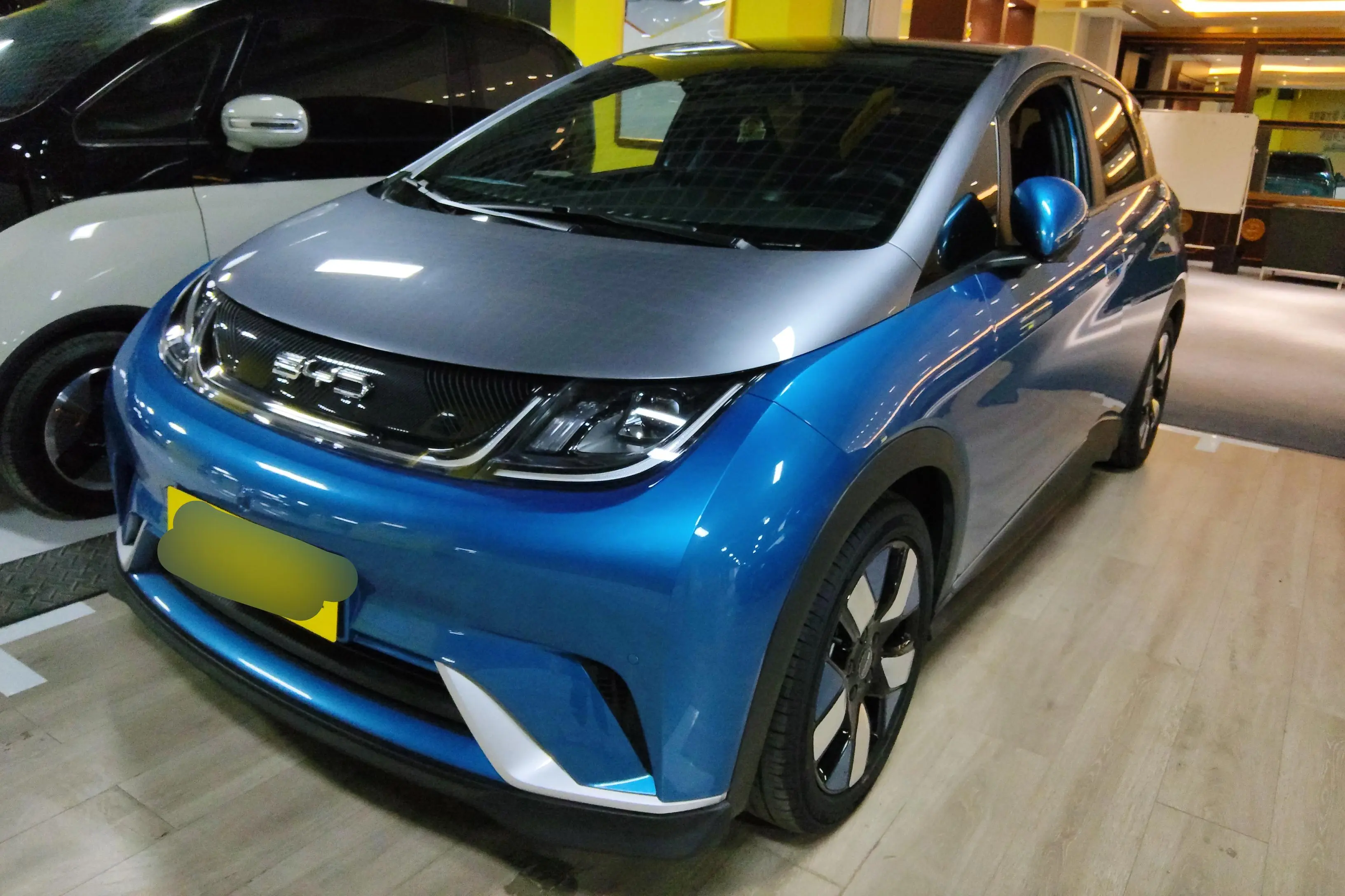 BYD Dolphin  из Китая