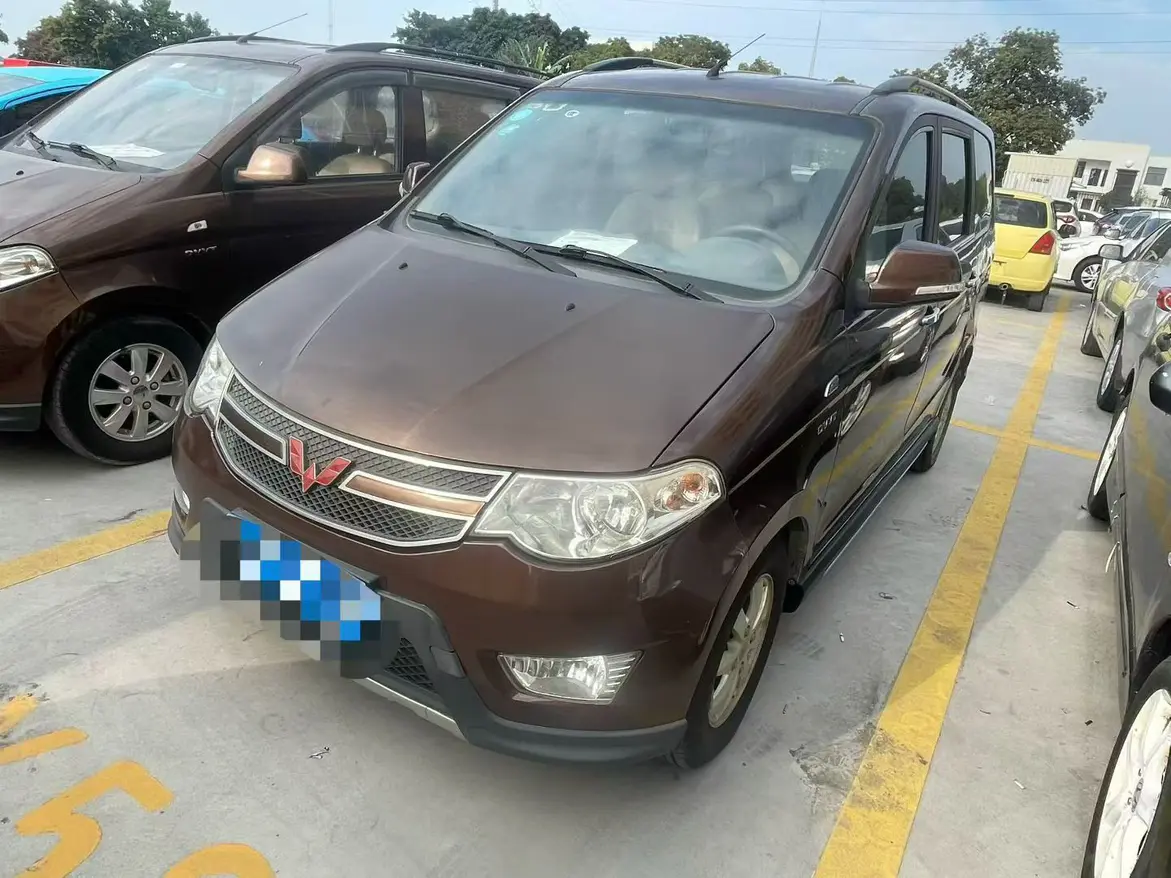 Wuling Hongguang  из Китая