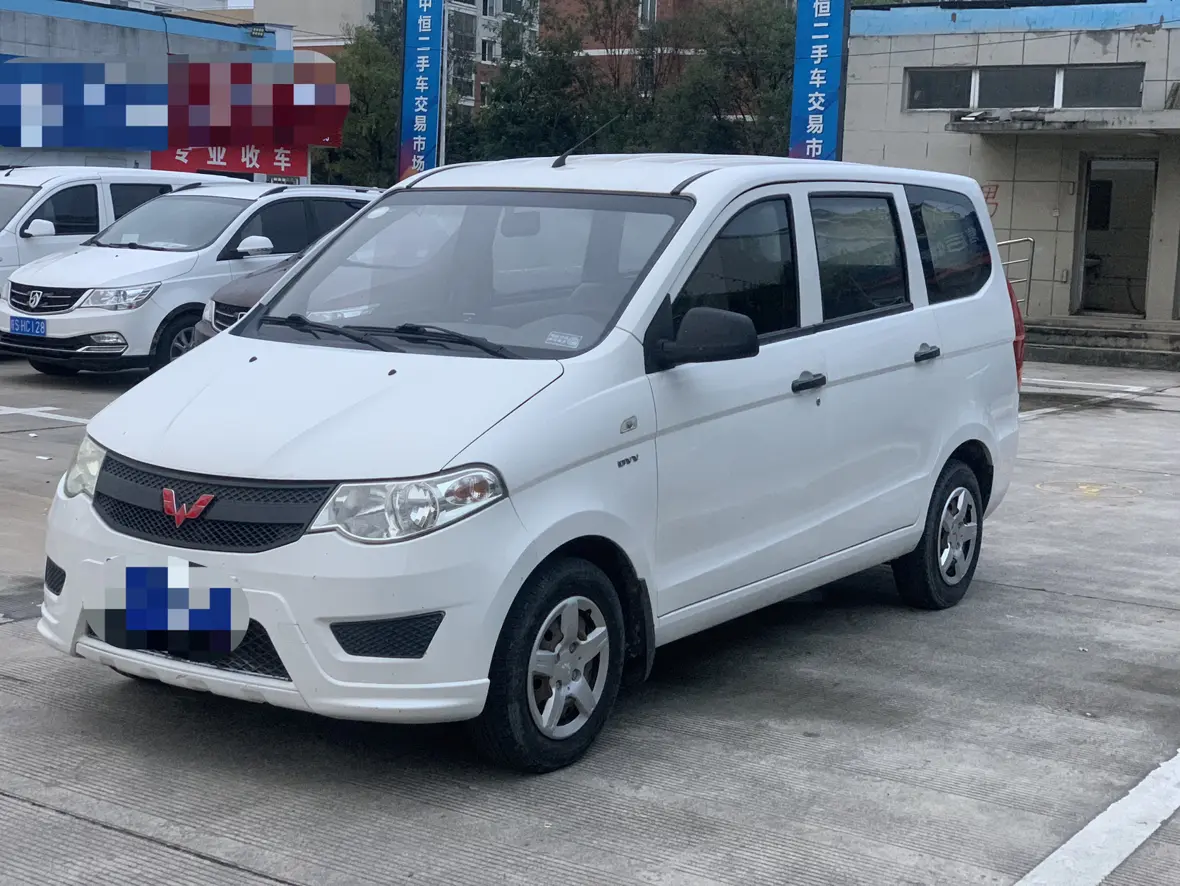 Wuling Hongguang  из Китая