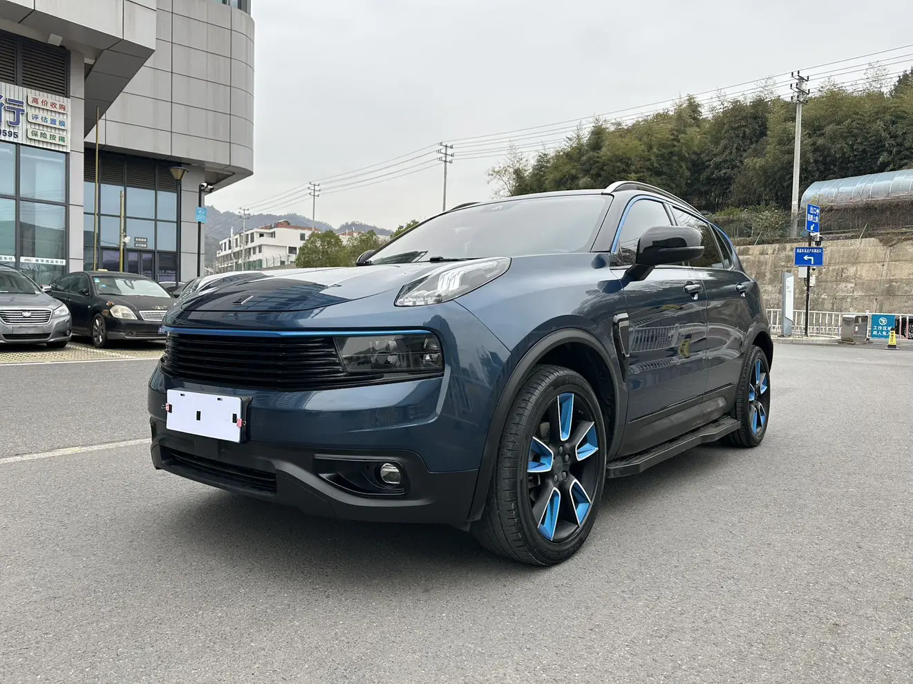 Lynk & Co 01  из Китая