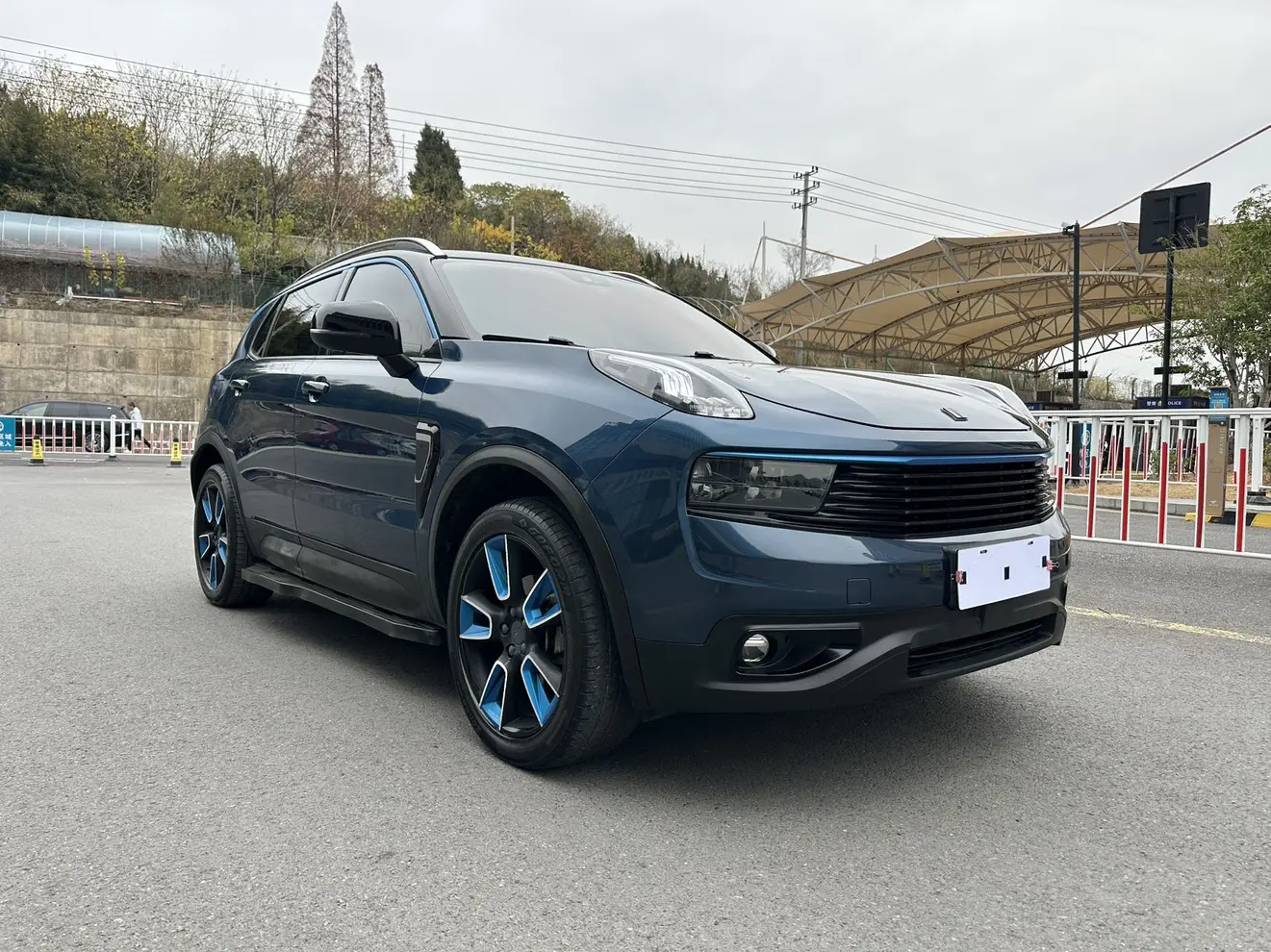 Lynk & Co 01  из Китая