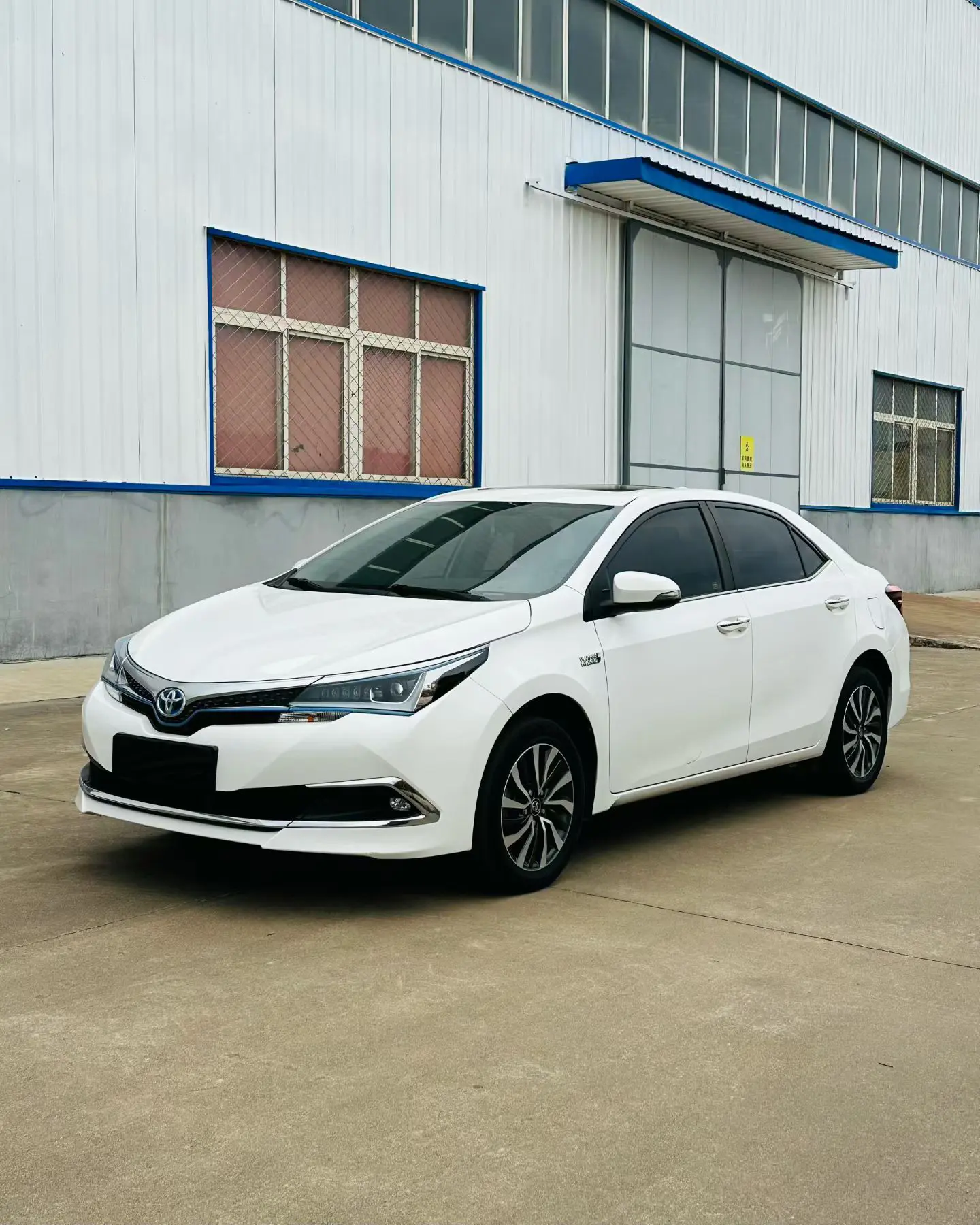 Toyota Corolla Dual Engine E+  из Китая