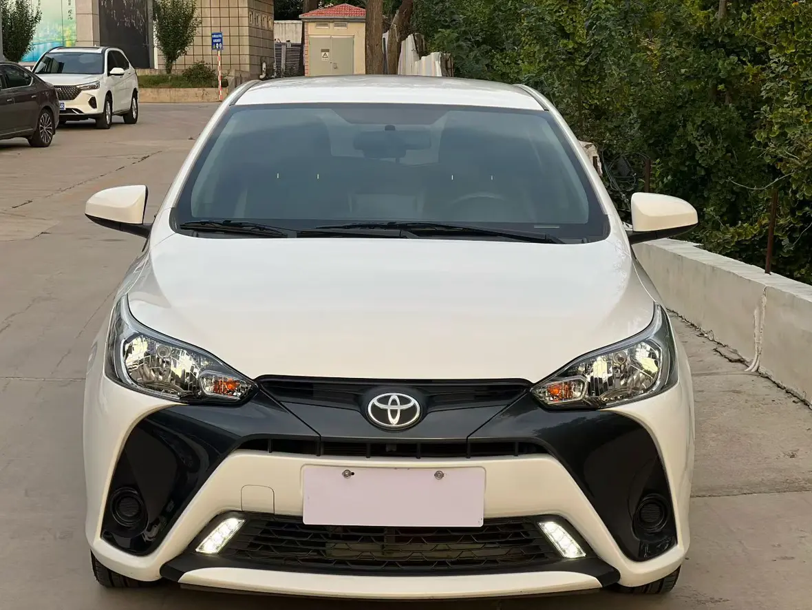 Toyota Yaris L  из Китая