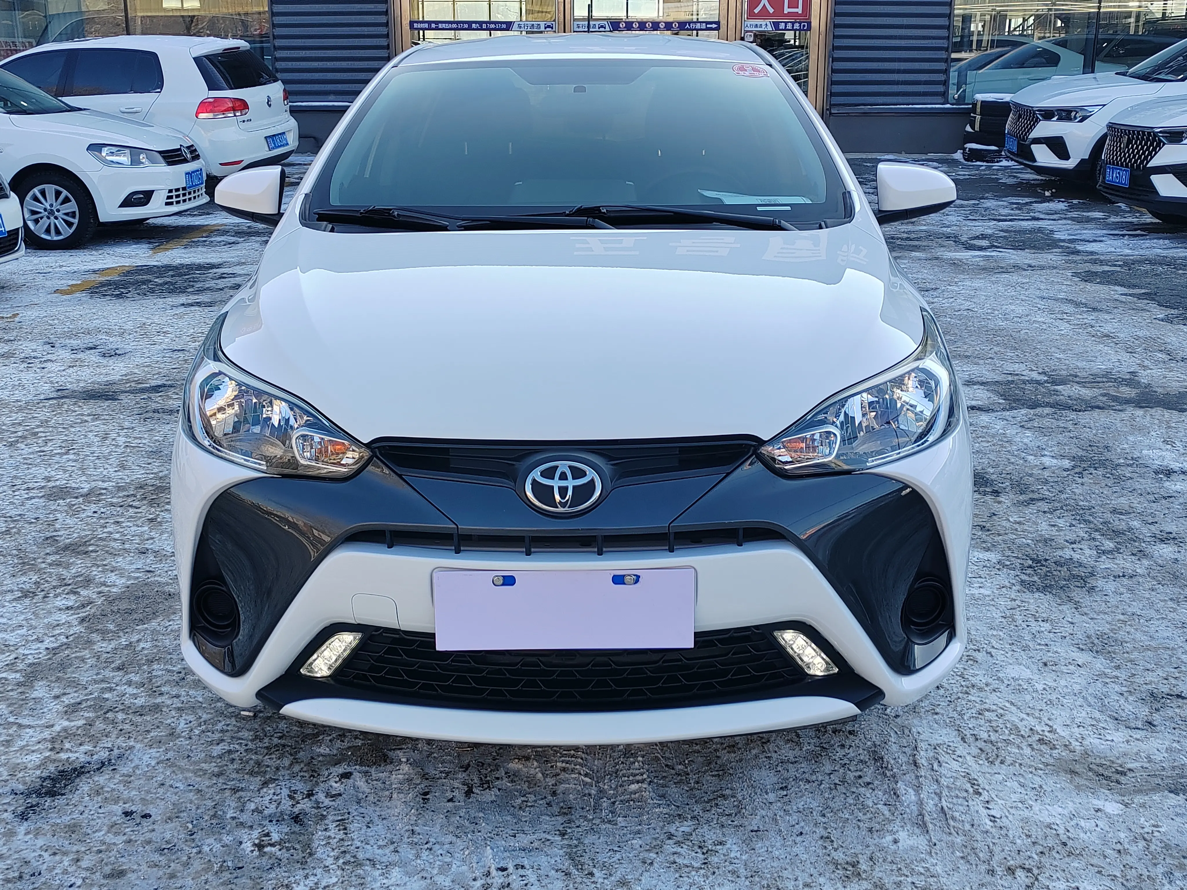 Toyota Yaris L  из Китая