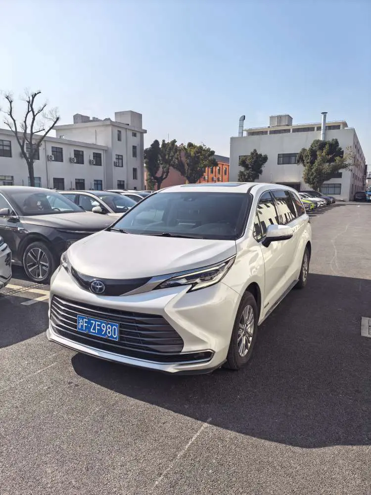 Toyota Sienna  из Китая