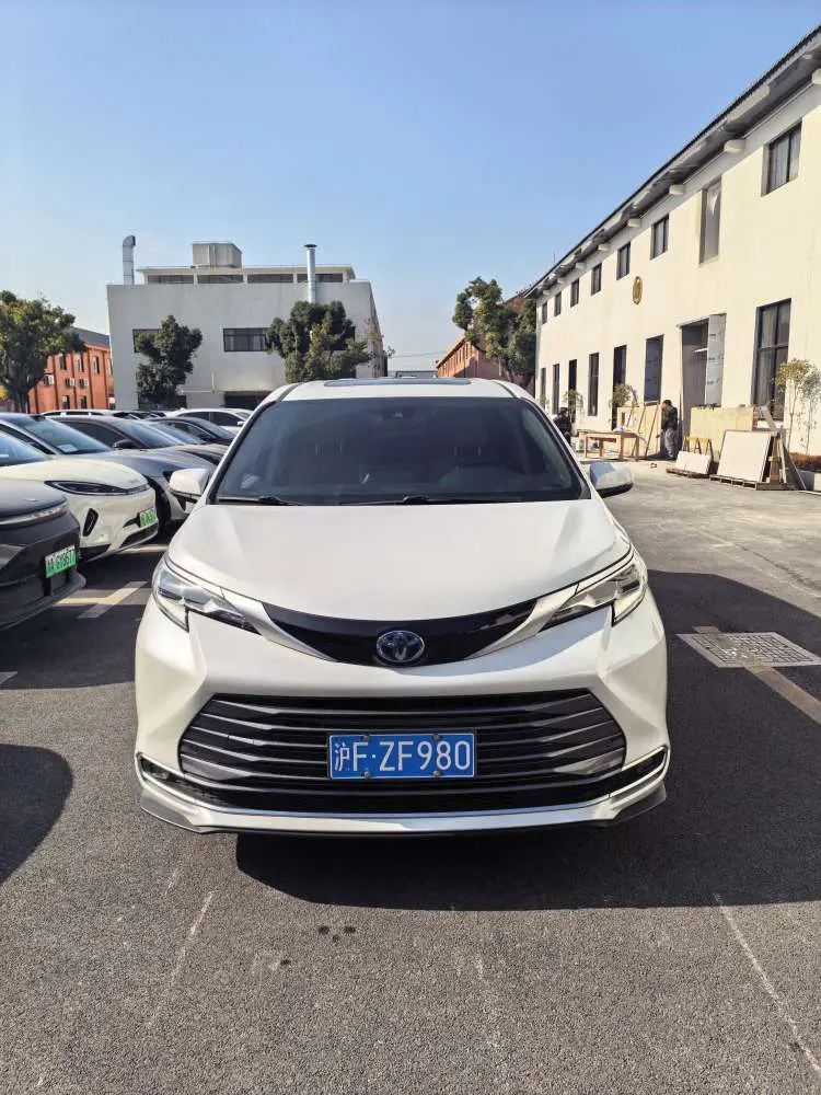 Toyota Sienna  из Китая