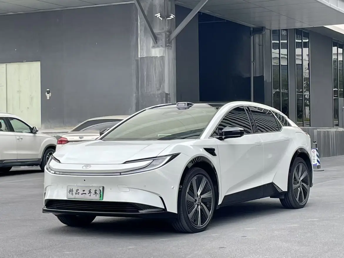 Toyota bZ5  из Китая