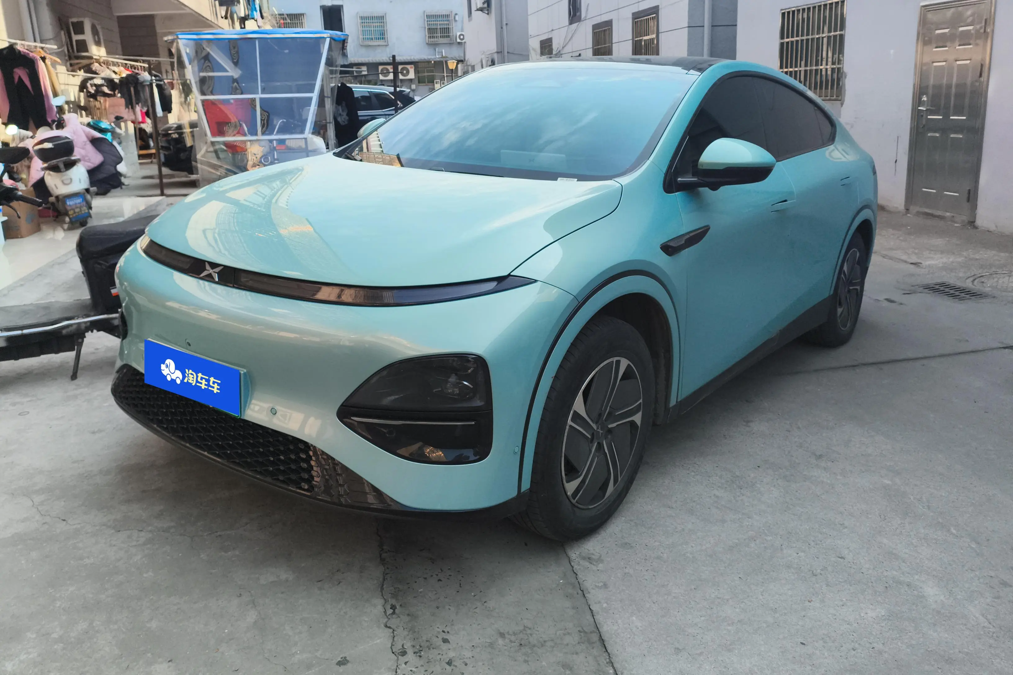 Xpeng G6  из Китая