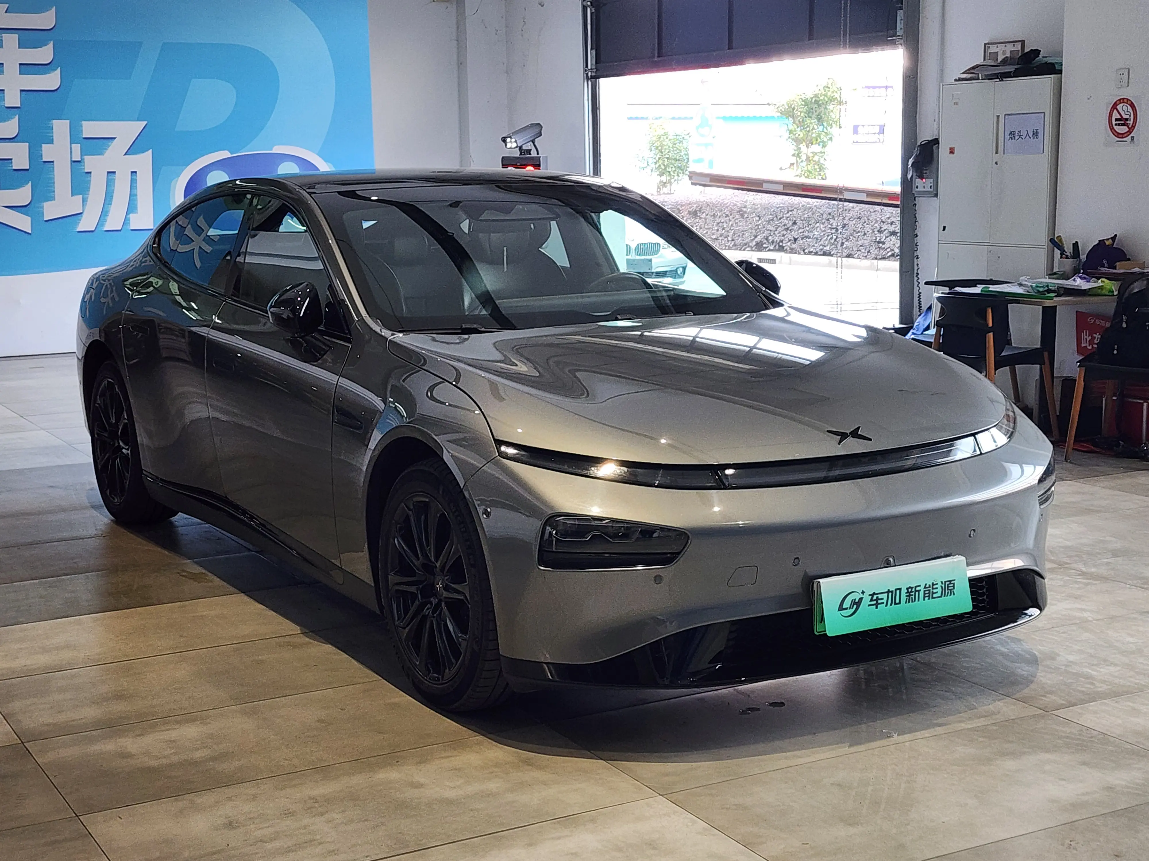 Xpeng P7  из Китая