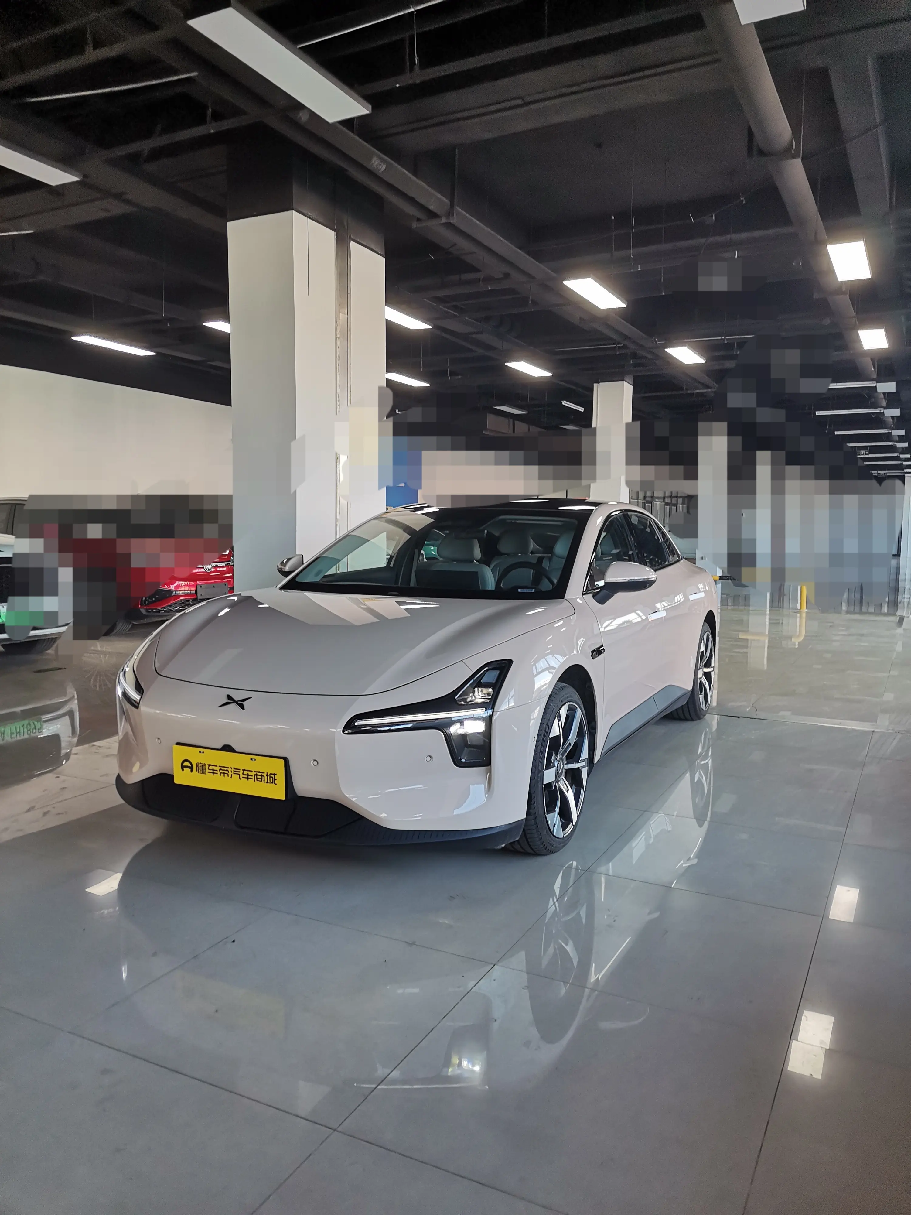 Xpeng Xiaopeng MONA M03  из Китая