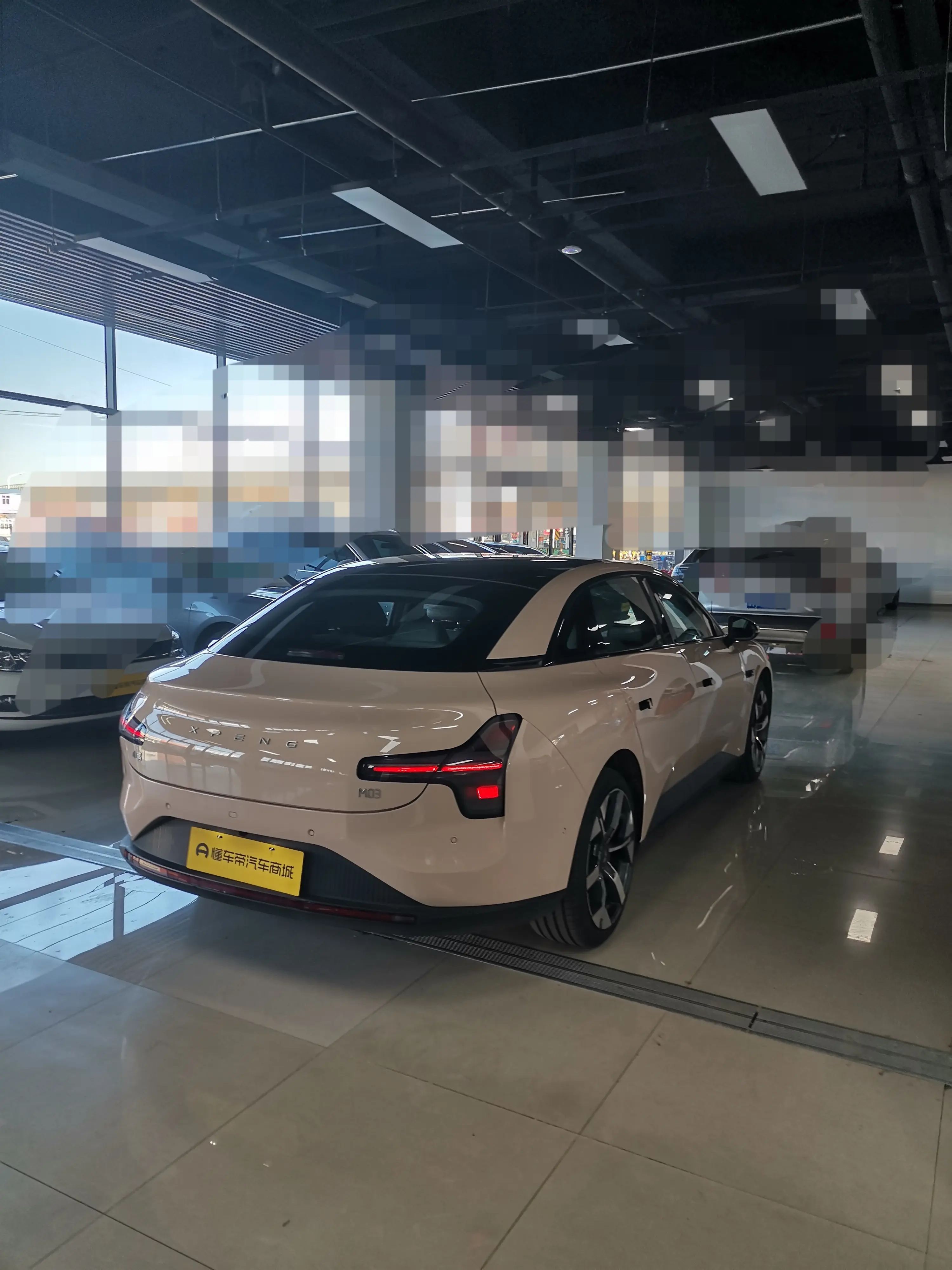 Xpeng Xiaopeng MONA M03  из Китая