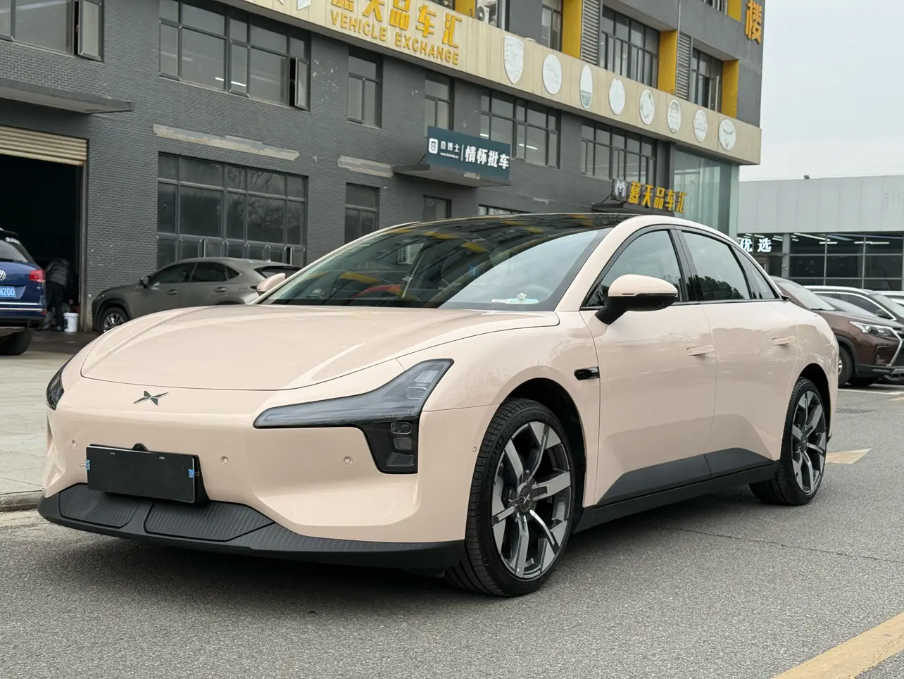 Xpeng Xiaopeng MONA M03  из Китая