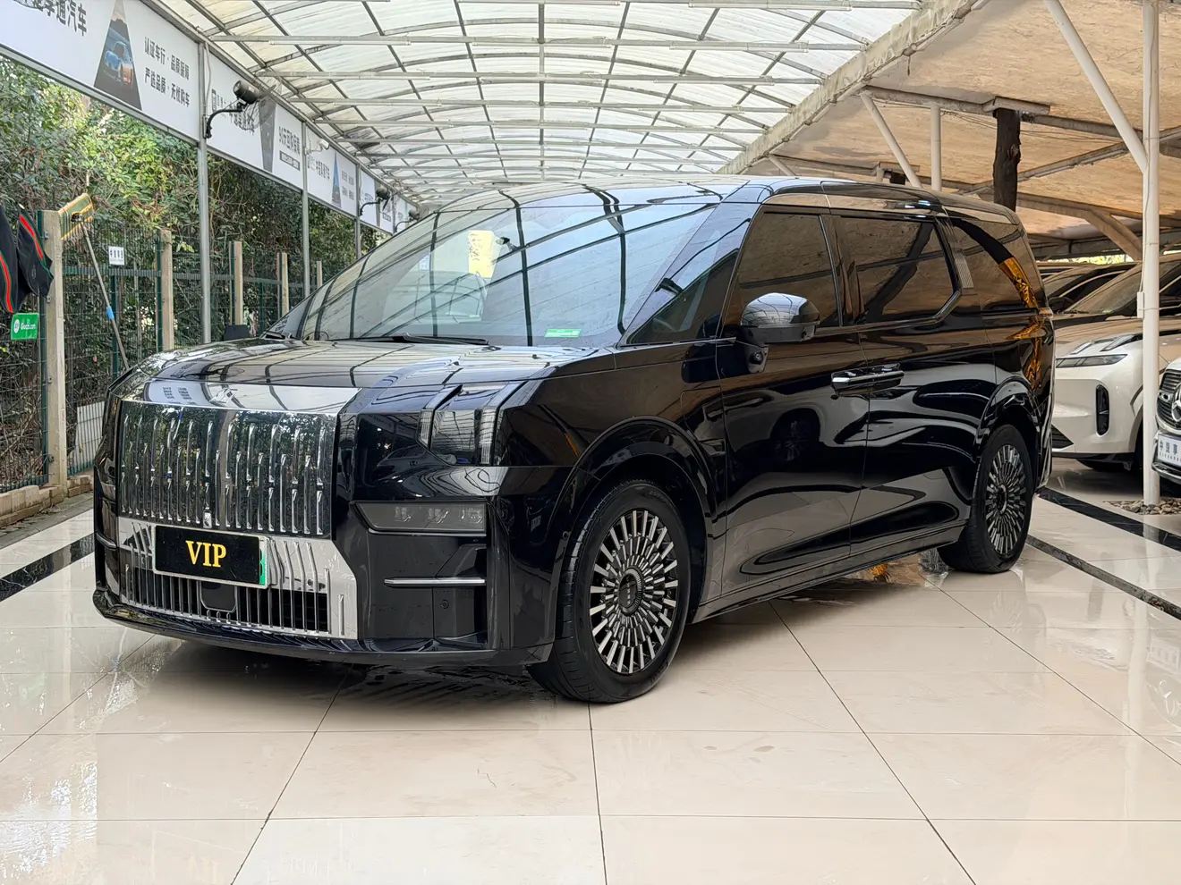 ZEEKR 009  из Китая