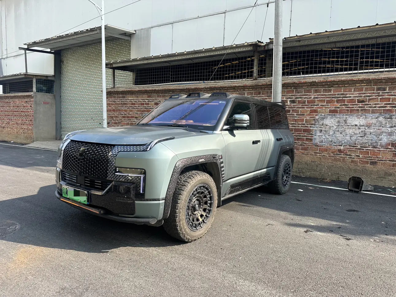 BYD Yangwang U8  из Китая