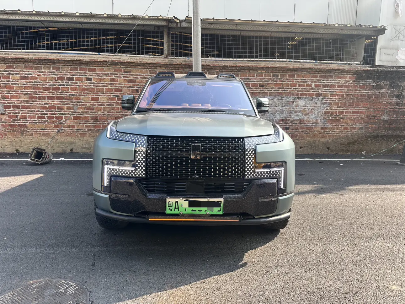 BYD Yangwang U8  из Китая