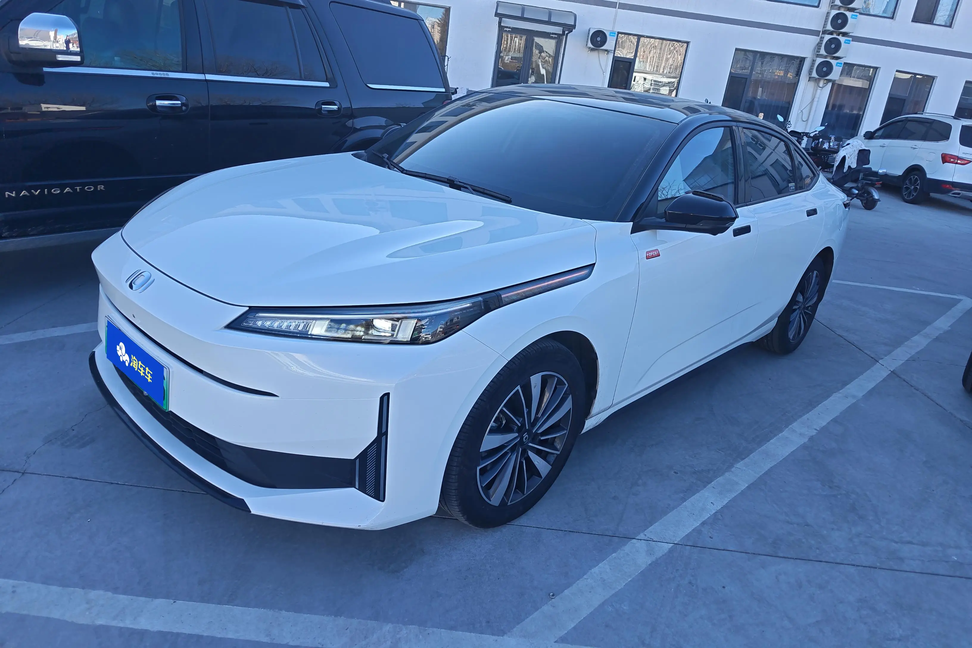 Changan Qiyuan A05  из Китая