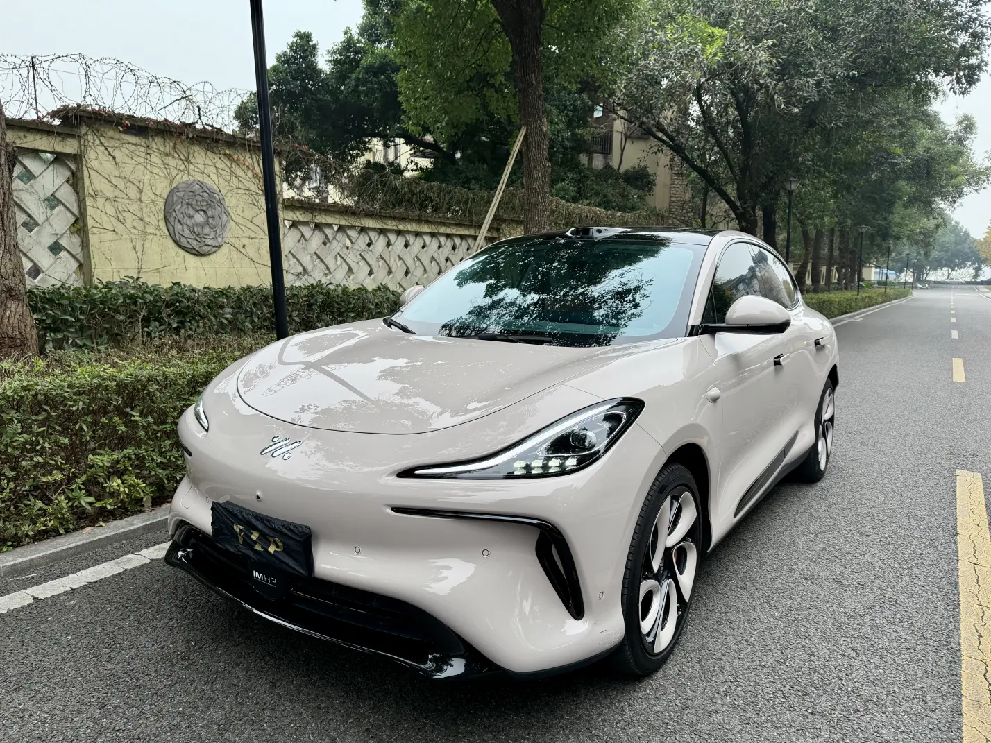 Zhiji LS6  из Китая