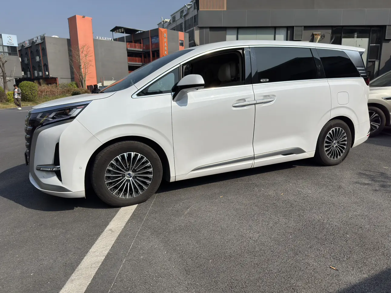 Denza D9 DM  из Китая