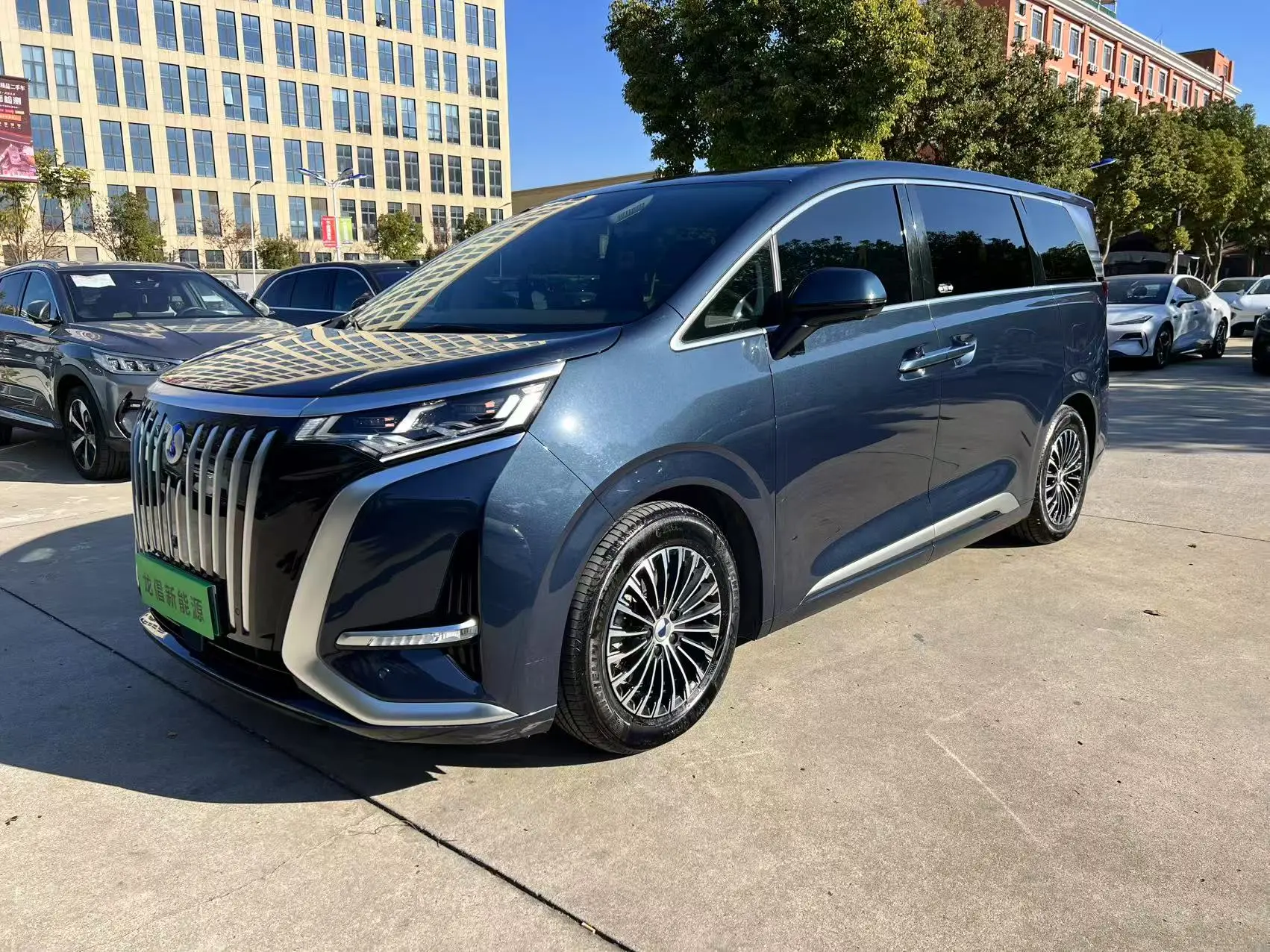 Denza D9 EV  из Китая