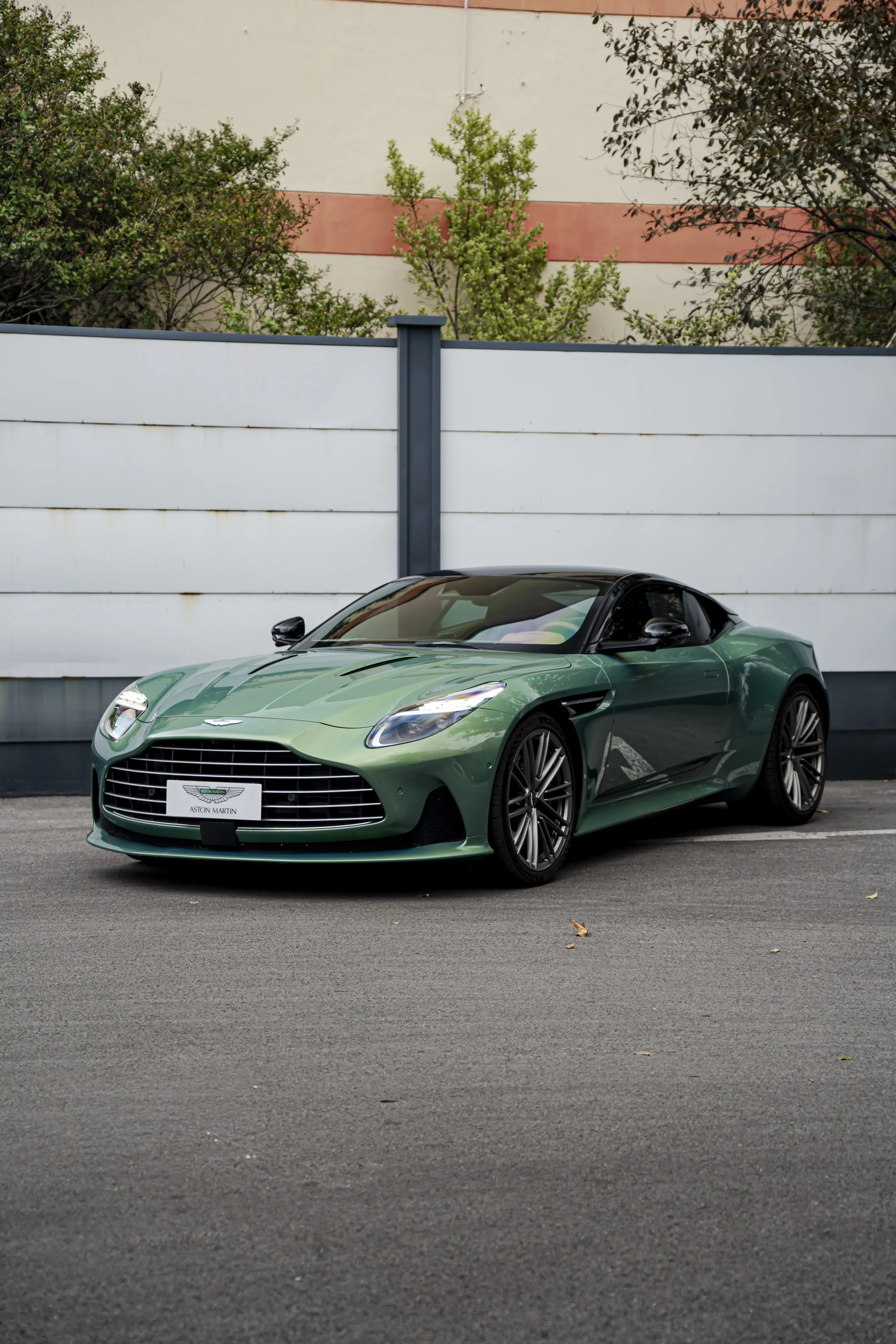 Aston Martin DB12  из Китая