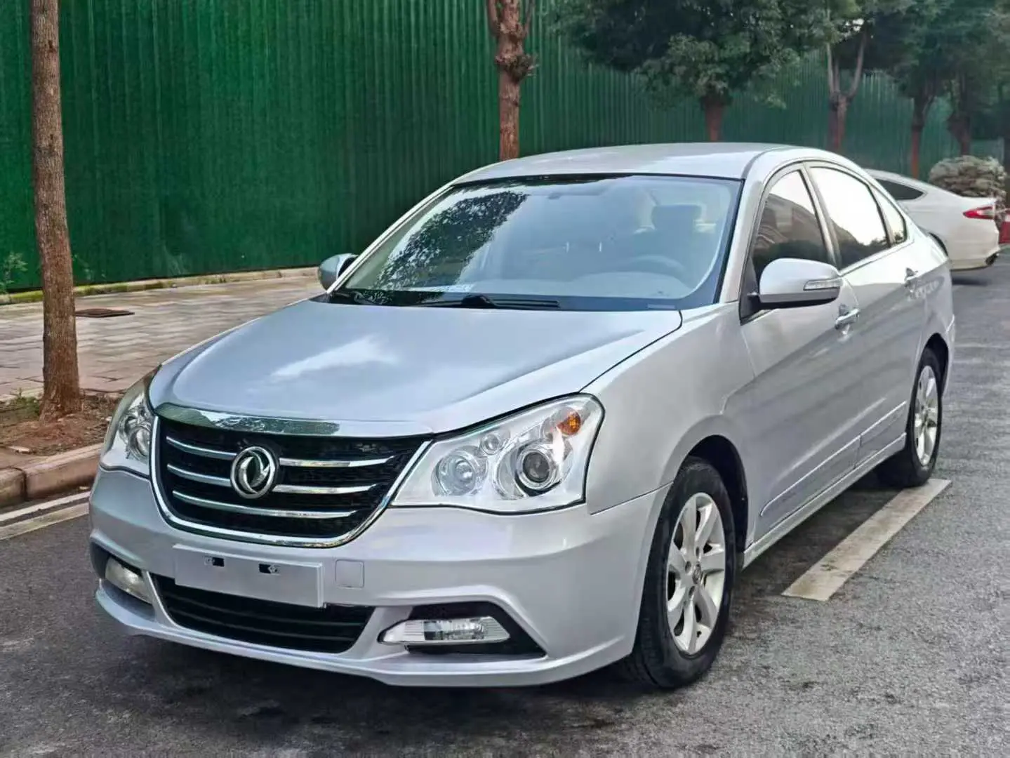 Dongfeng Fengshen A60  из Китая