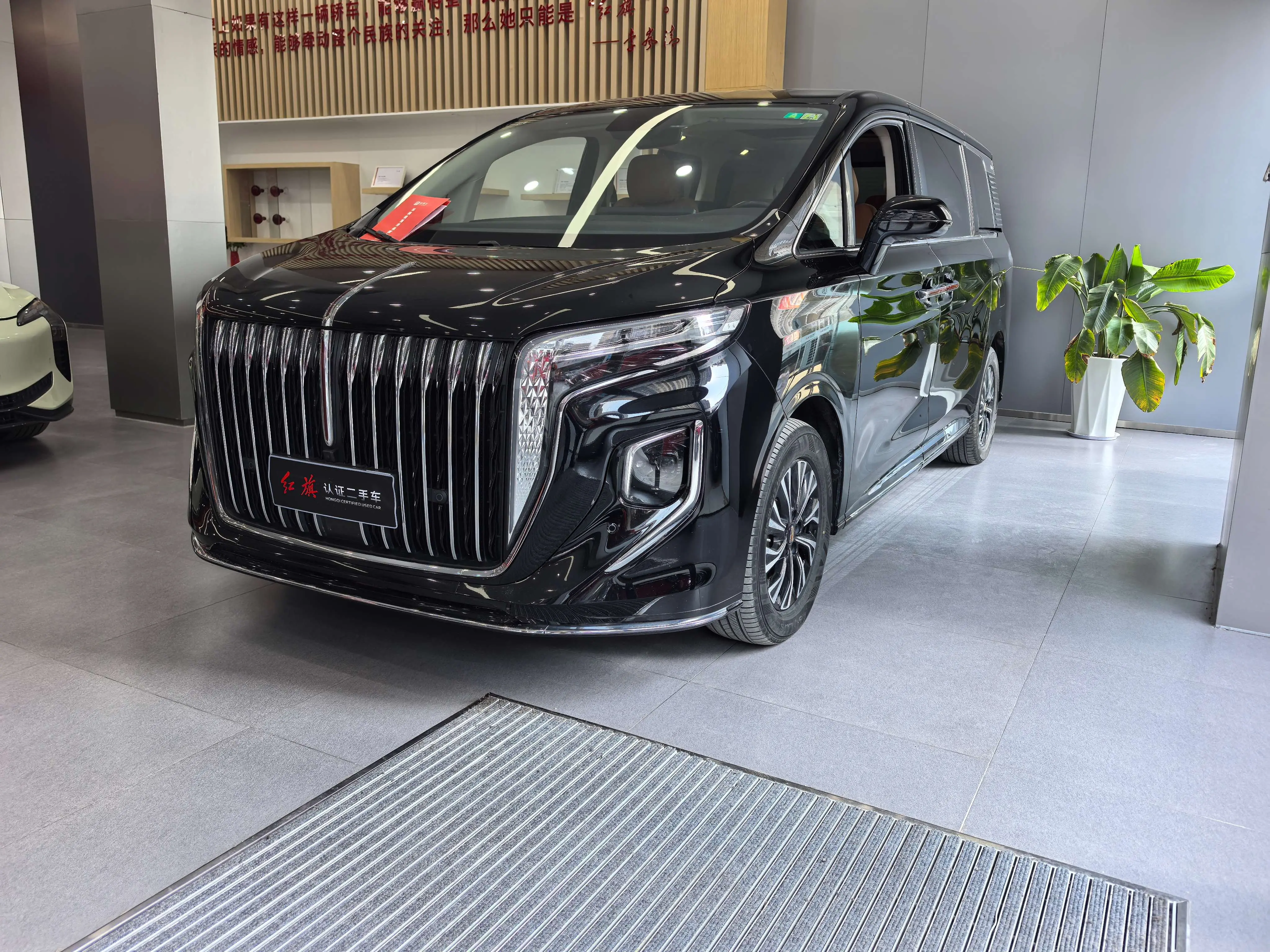 Hongqi HQ9 PHEV  из Китая