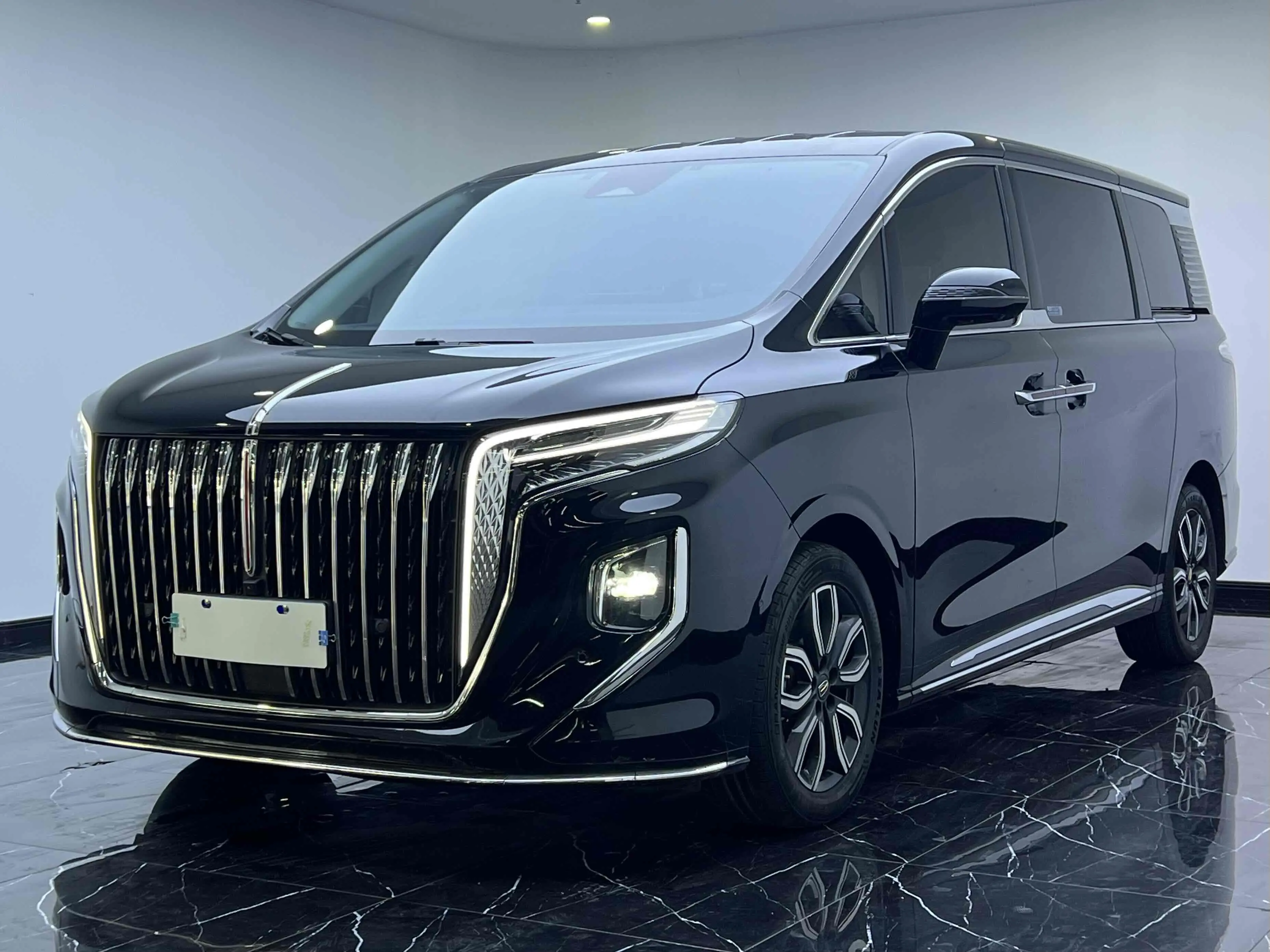 Hongqi HQ9  из Китая