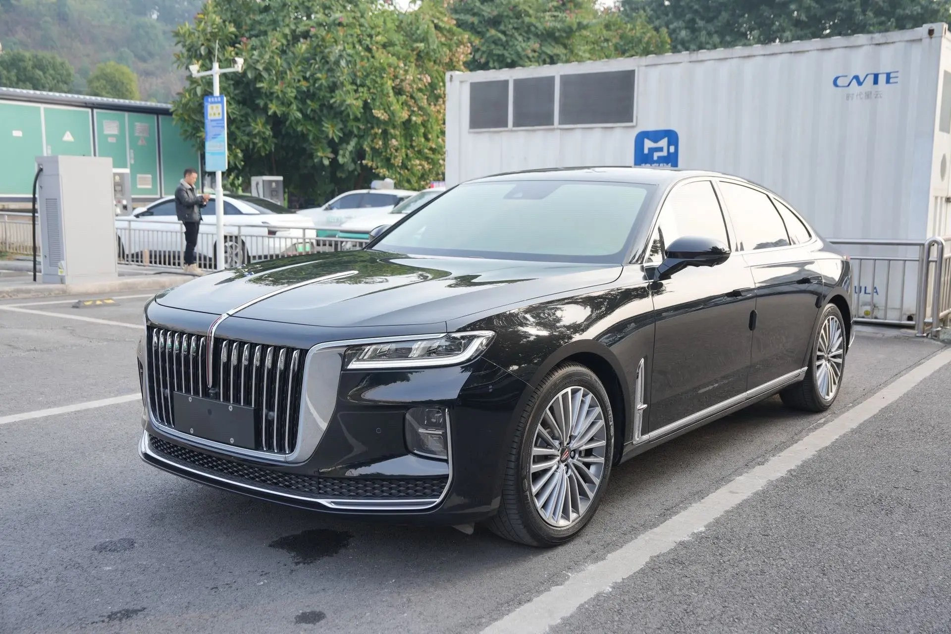 Hongqi H9  из Китая