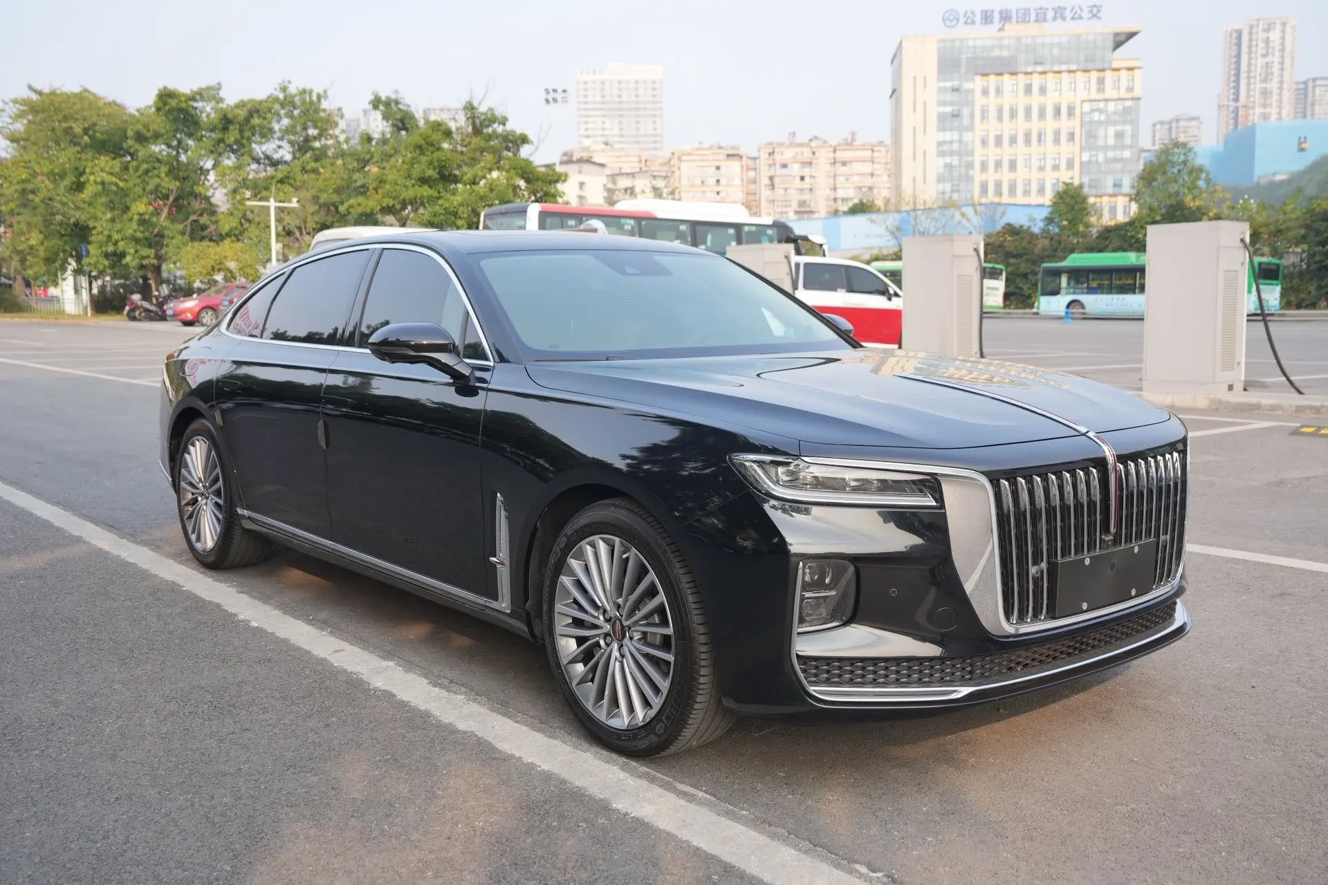 Hongqi H9  из Китая