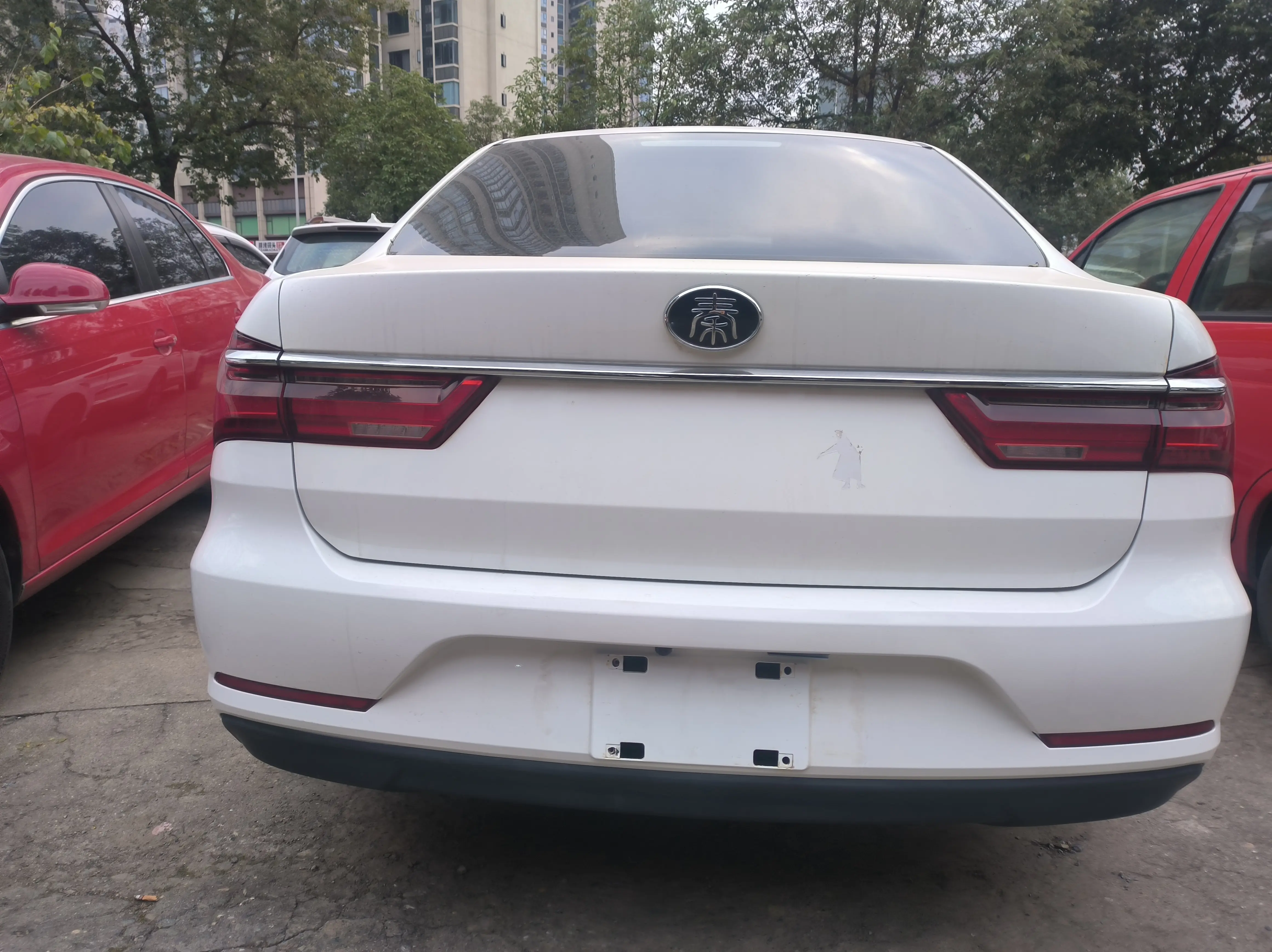 BYD Qin  из Китая