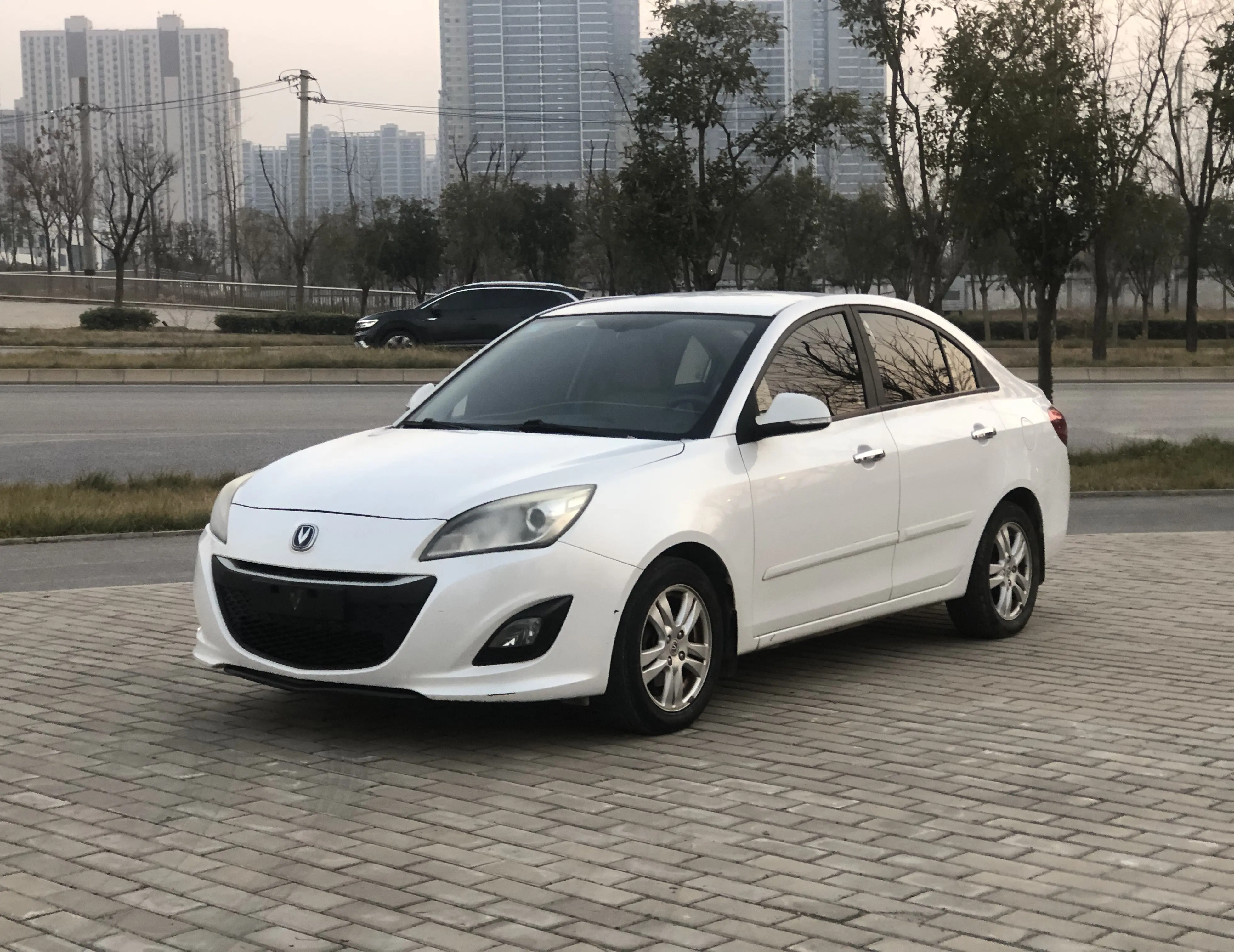 Changan Yuexiang V5  из Китая