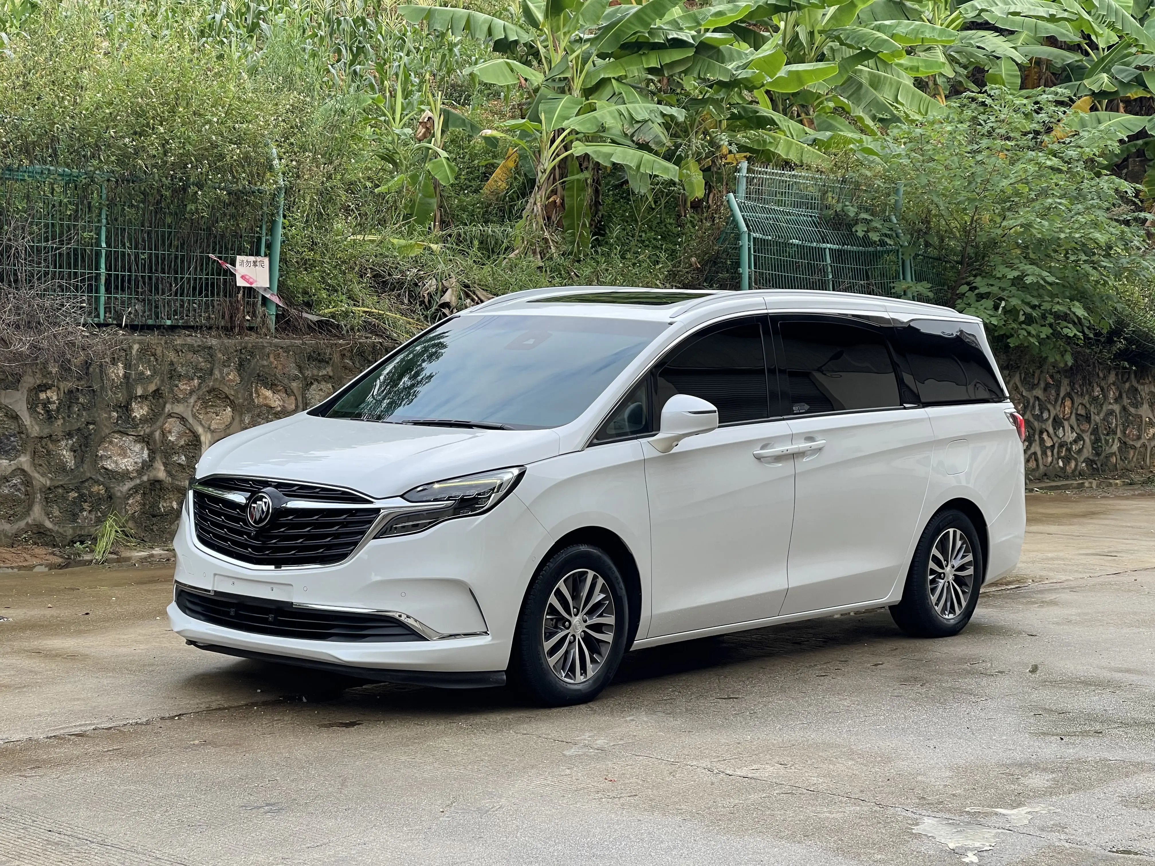 Buick GL8  из Китая