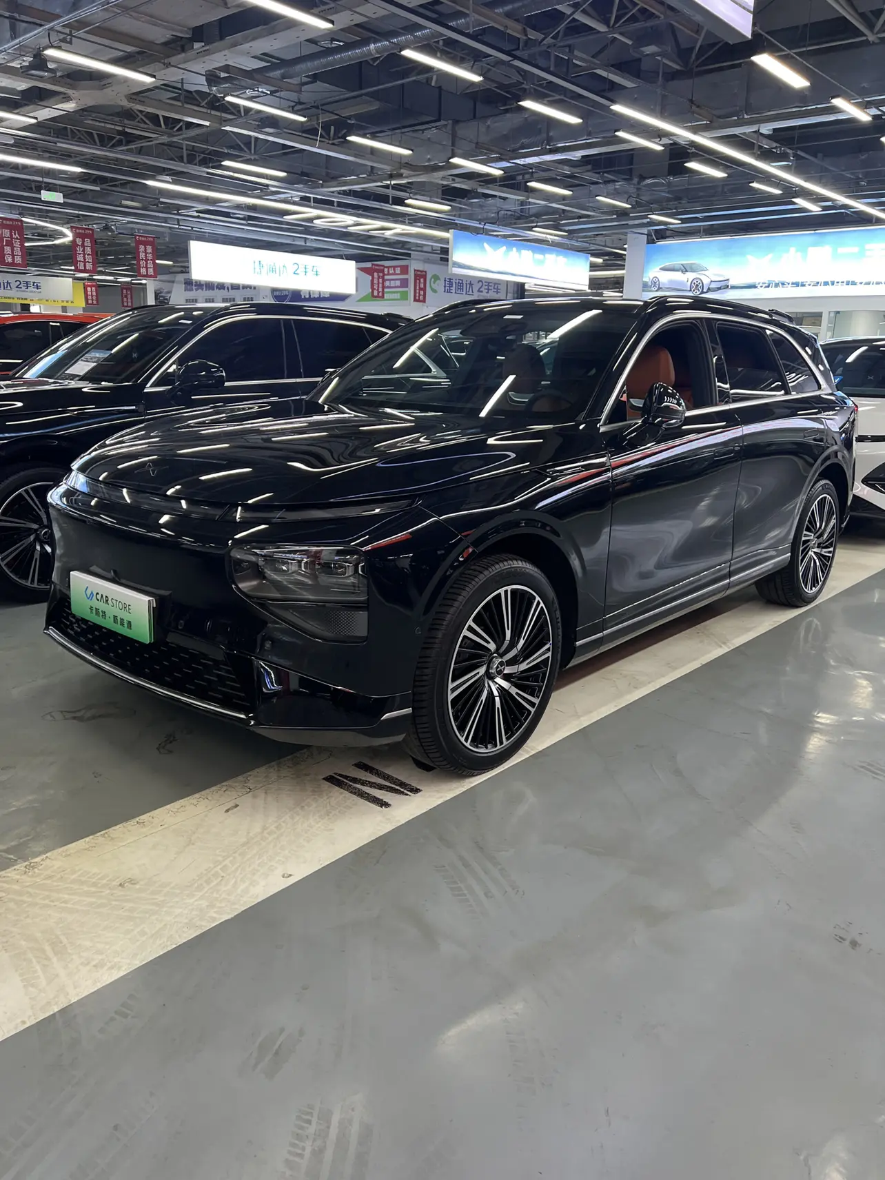 Xpeng G9  из Китая