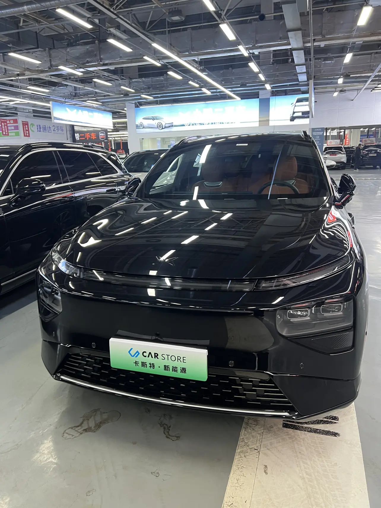 Xpeng G9  из Китая