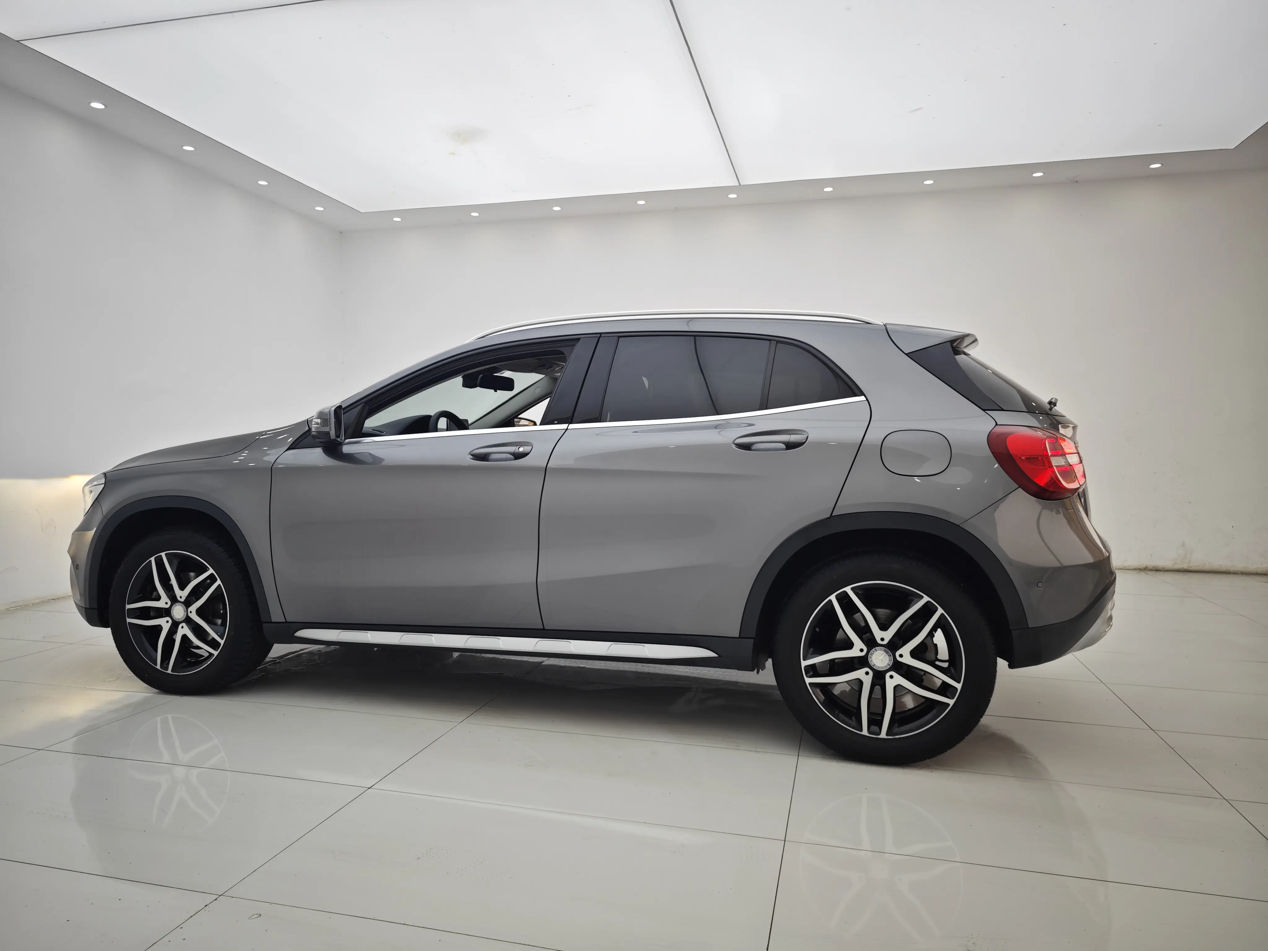 Mercedes-Benz GLA  из Китая