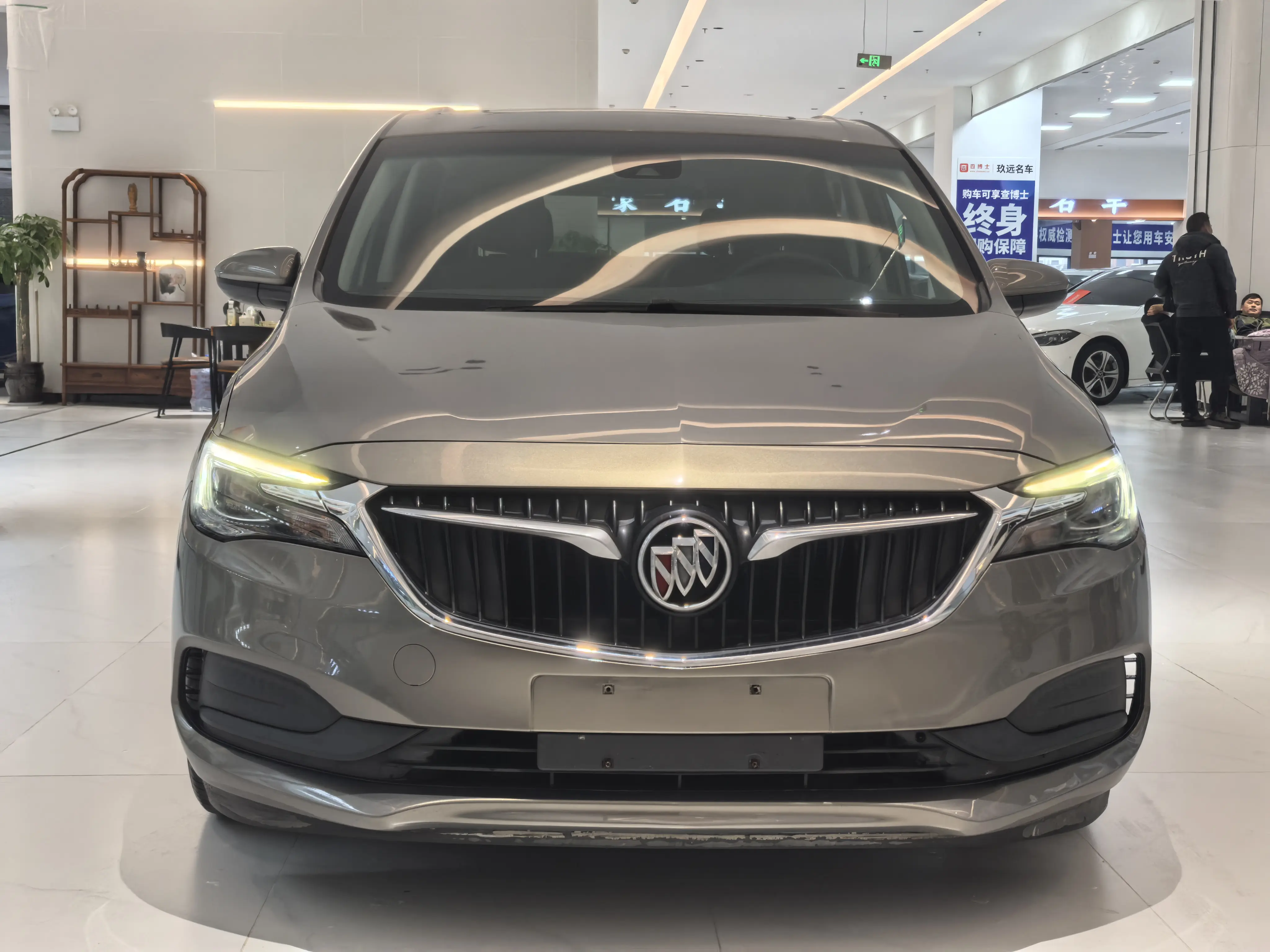 Buick GL6  из Китая