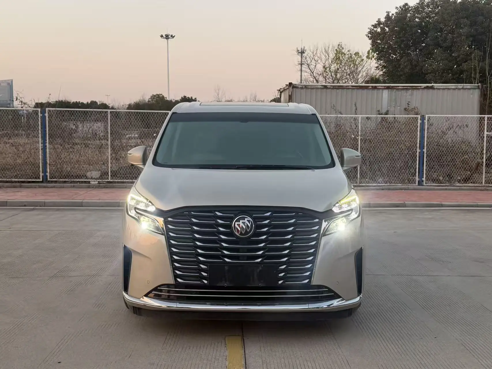 Buick GL8  из Китая