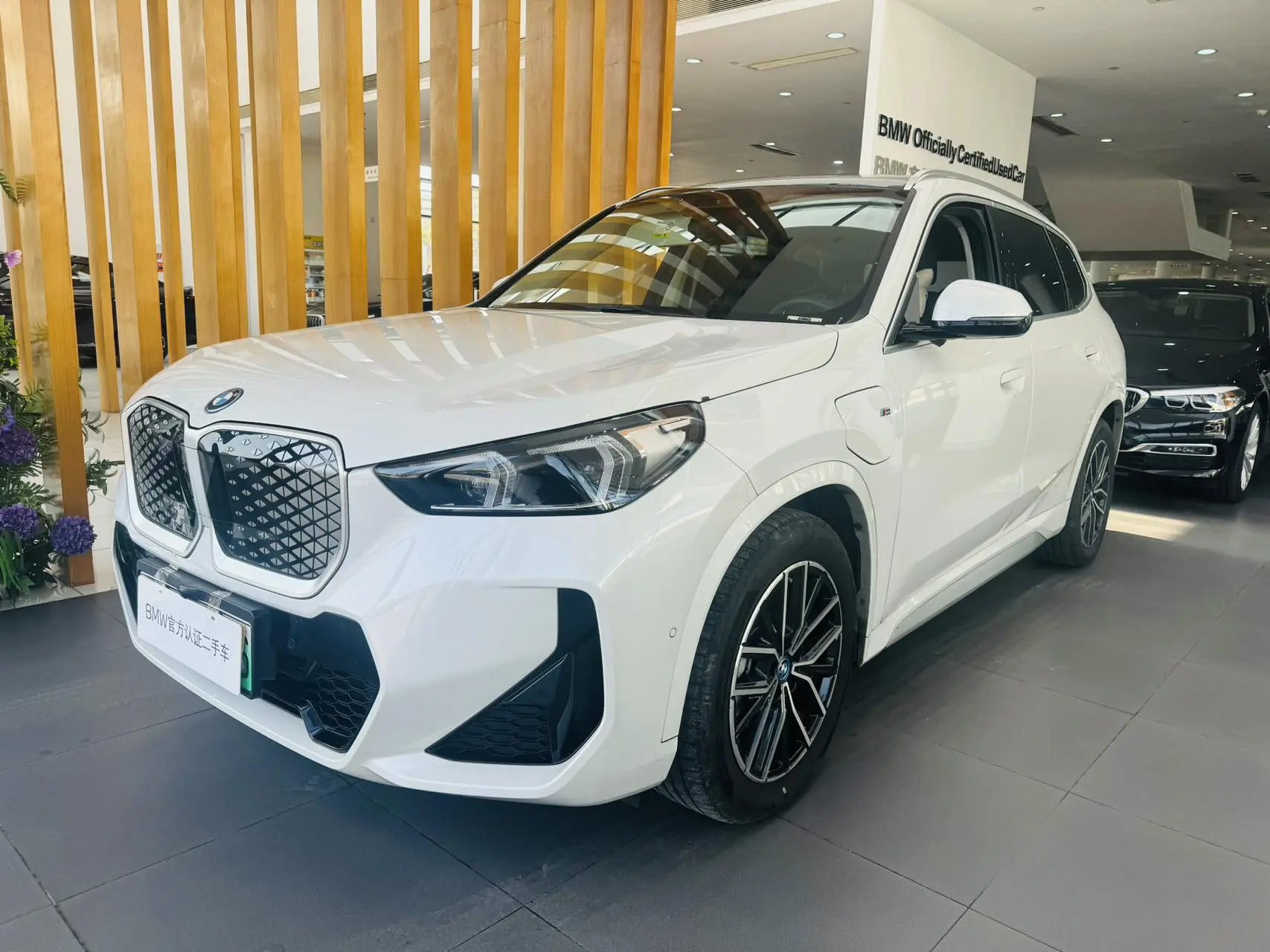 BMW iX1  из Китая