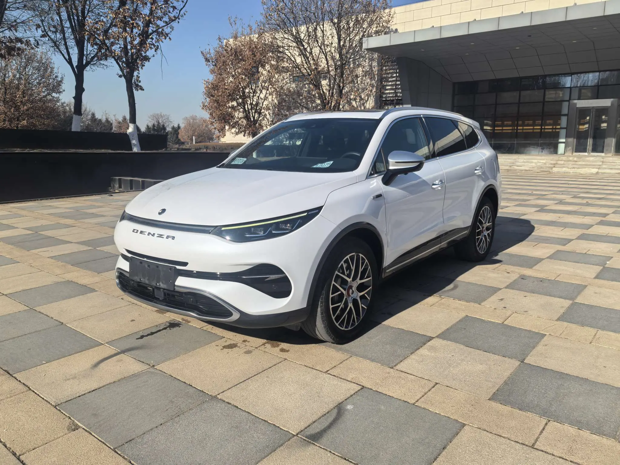 Denza X PHEV  из Китая