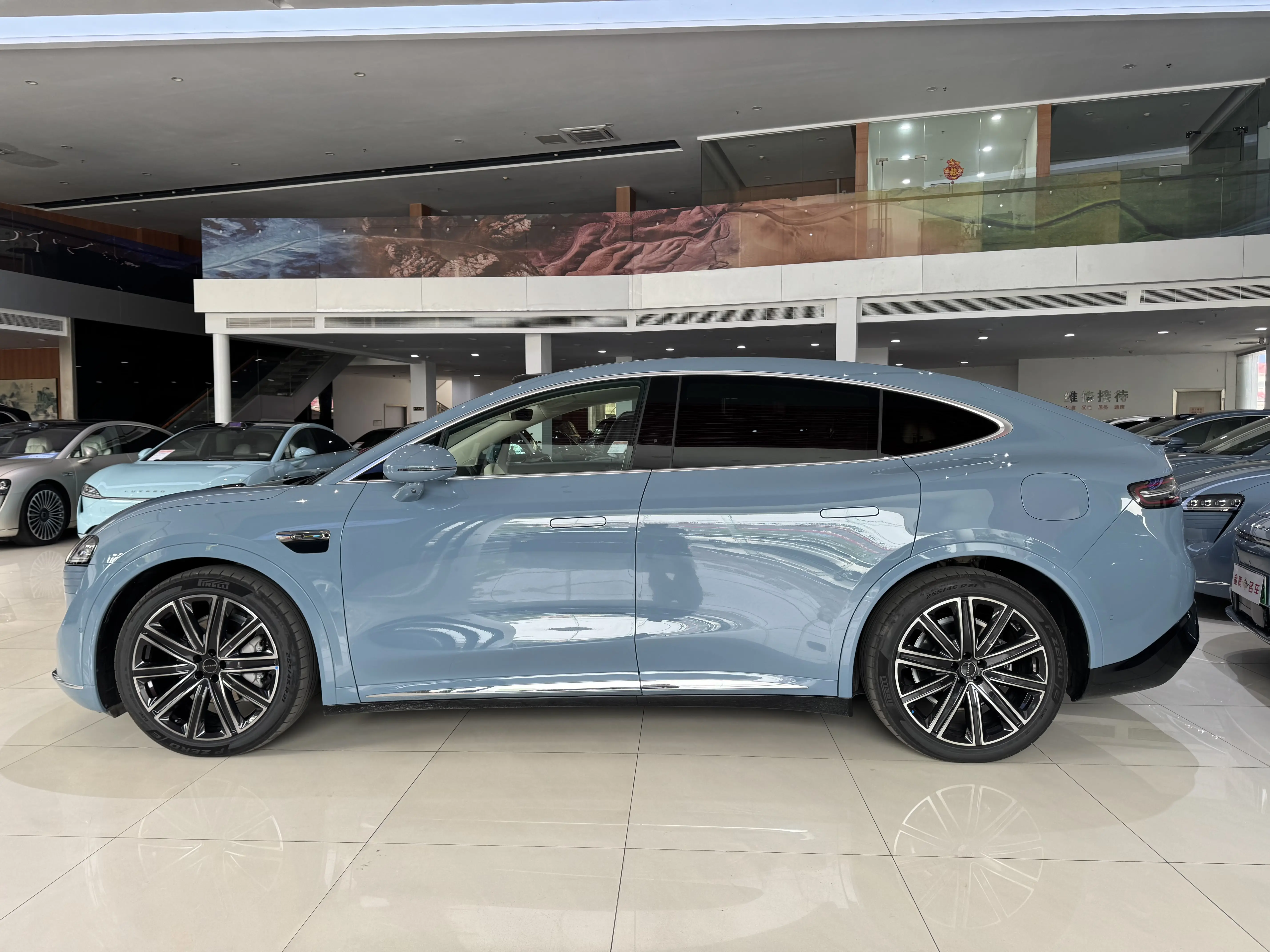 Luxeed Zhijie R7  из Китая