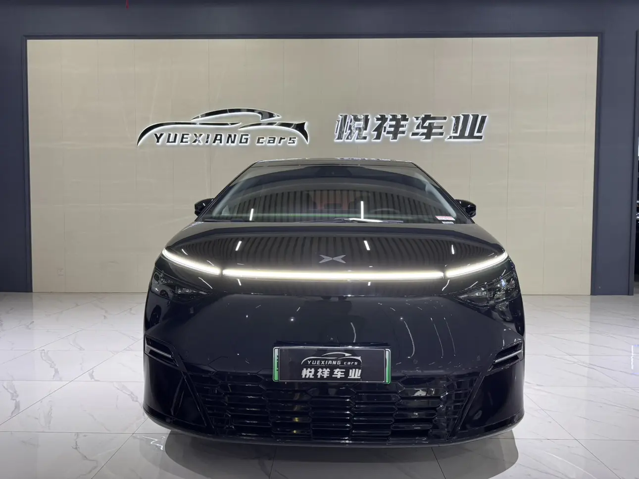 Xpeng X9  из Китая