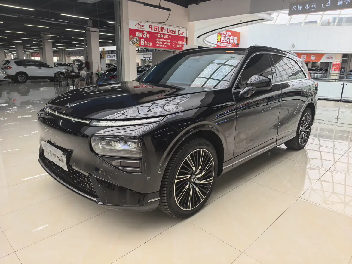 Xpeng G9  из Китая