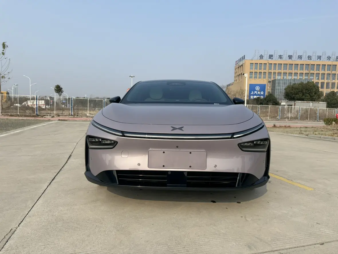 Xpeng P7+  из Китая