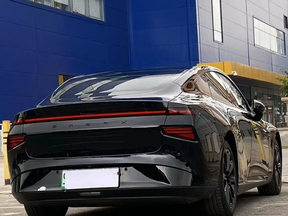 Xpeng P7  из Китая