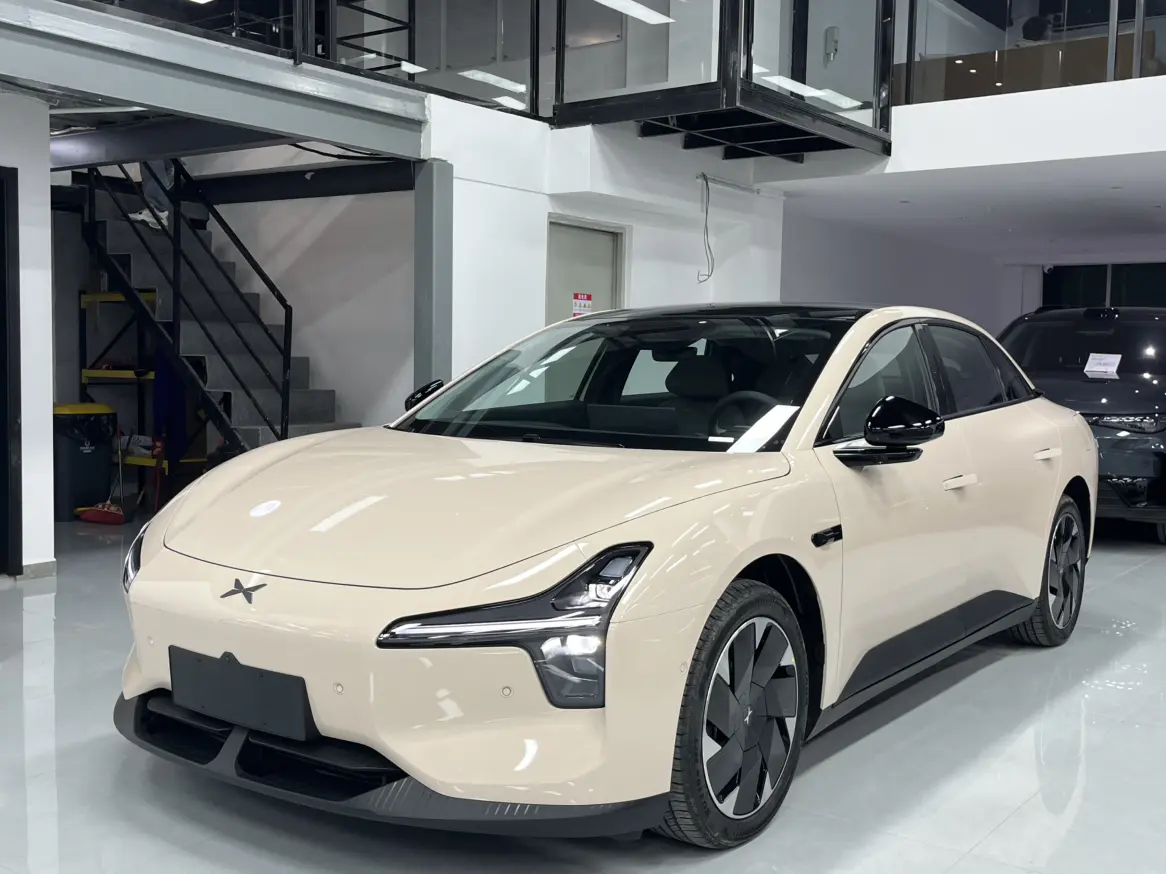 Xpeng Xiaopeng MONA M03  из Китая