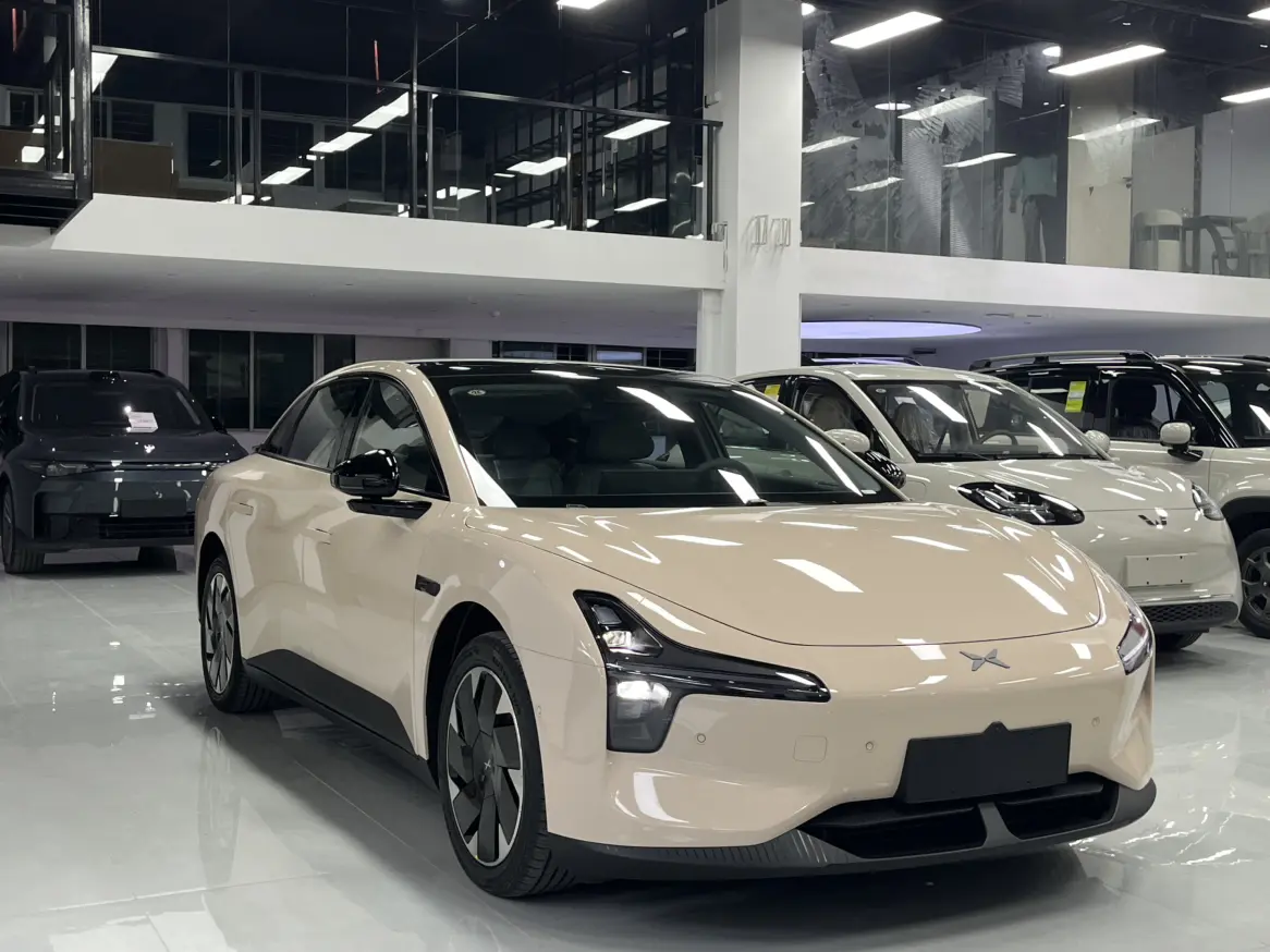 Xpeng Xiaopeng MONA M03  из Китая