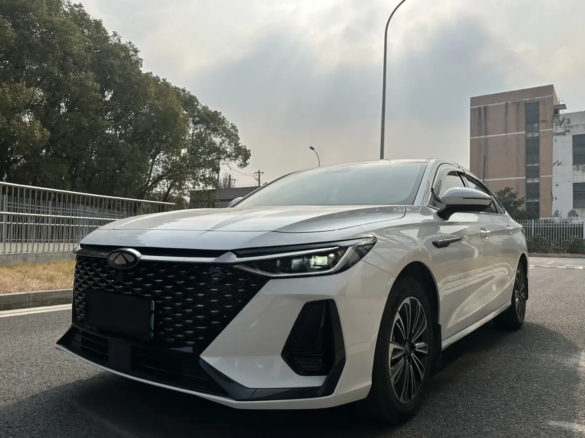 Chery Fengyun A8  из Китая