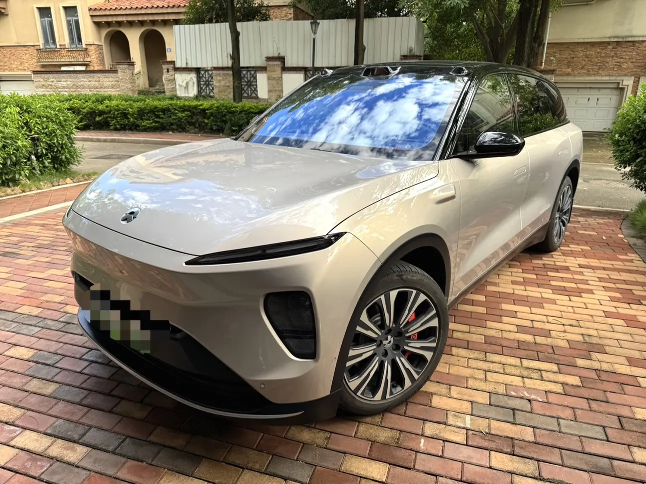 NIO ES8  из Китая