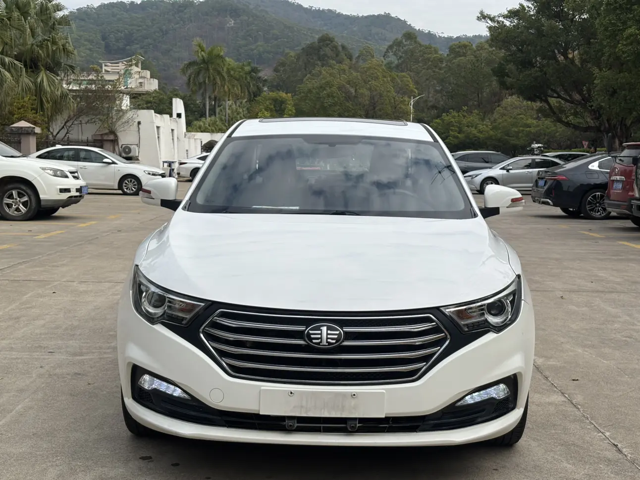 FAW Bestune B30 (Besturn B30)  из Китая