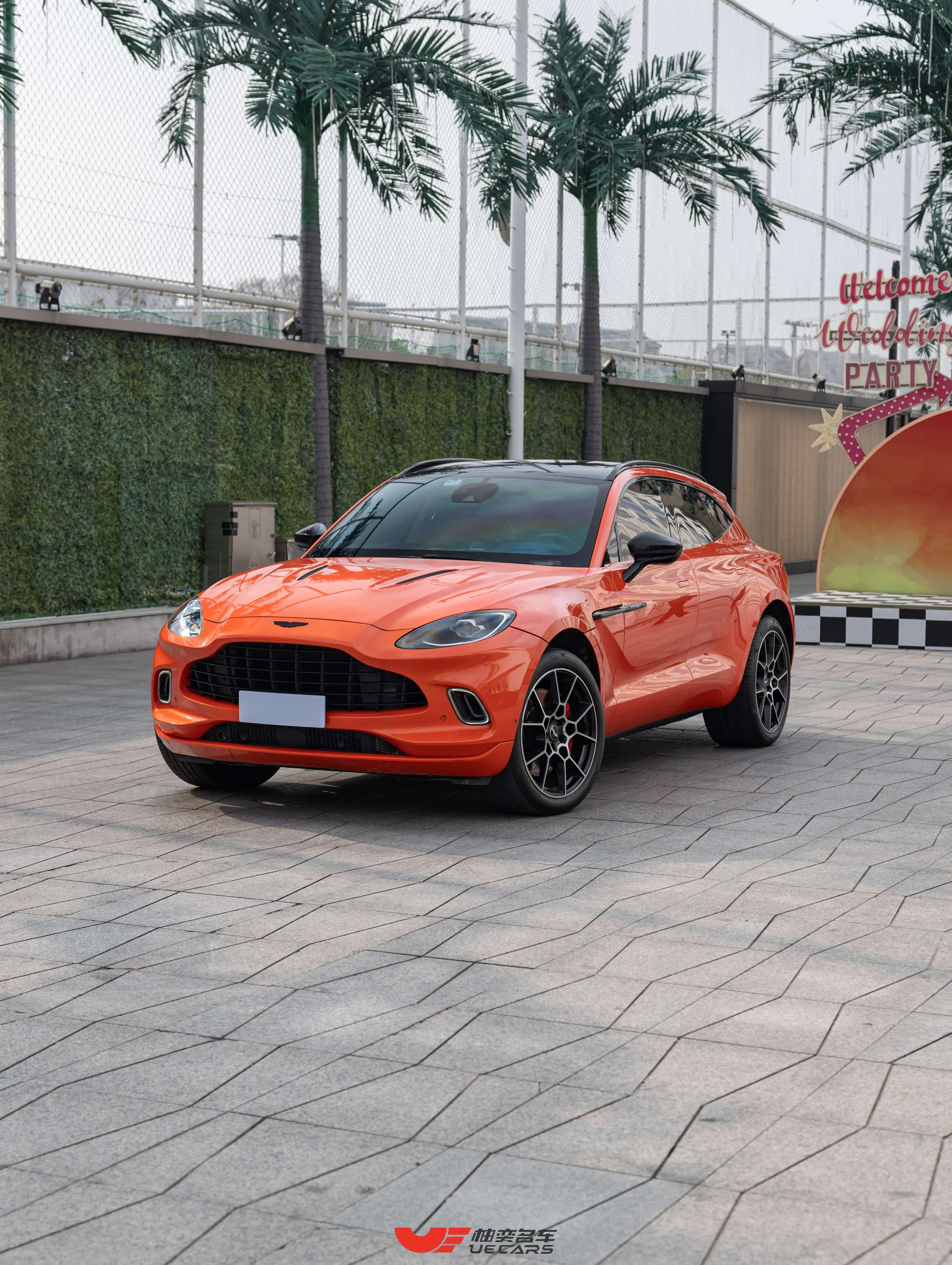 Aston Martin DBX  из Китая